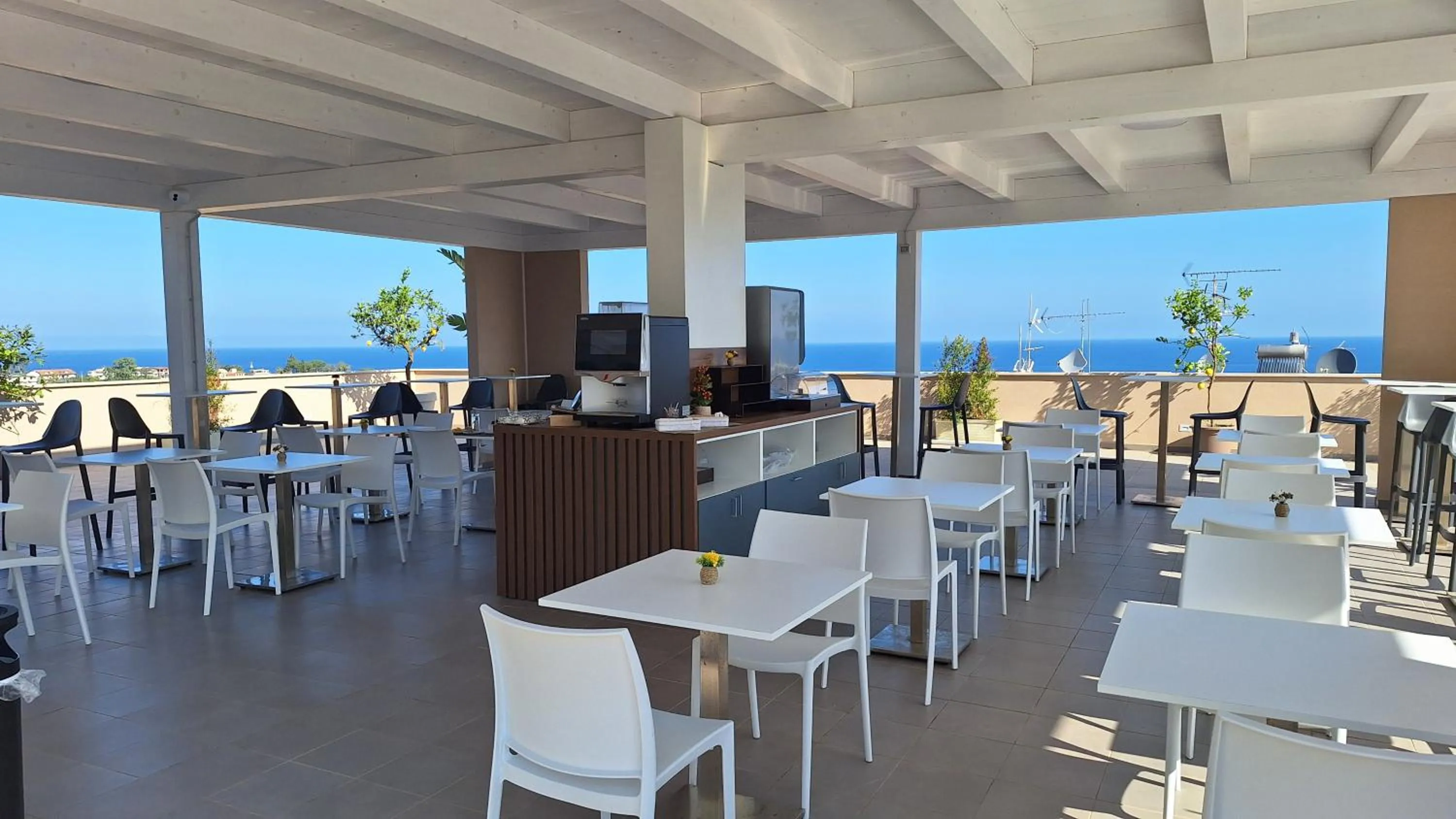 Breakfast in Middle Town Palace