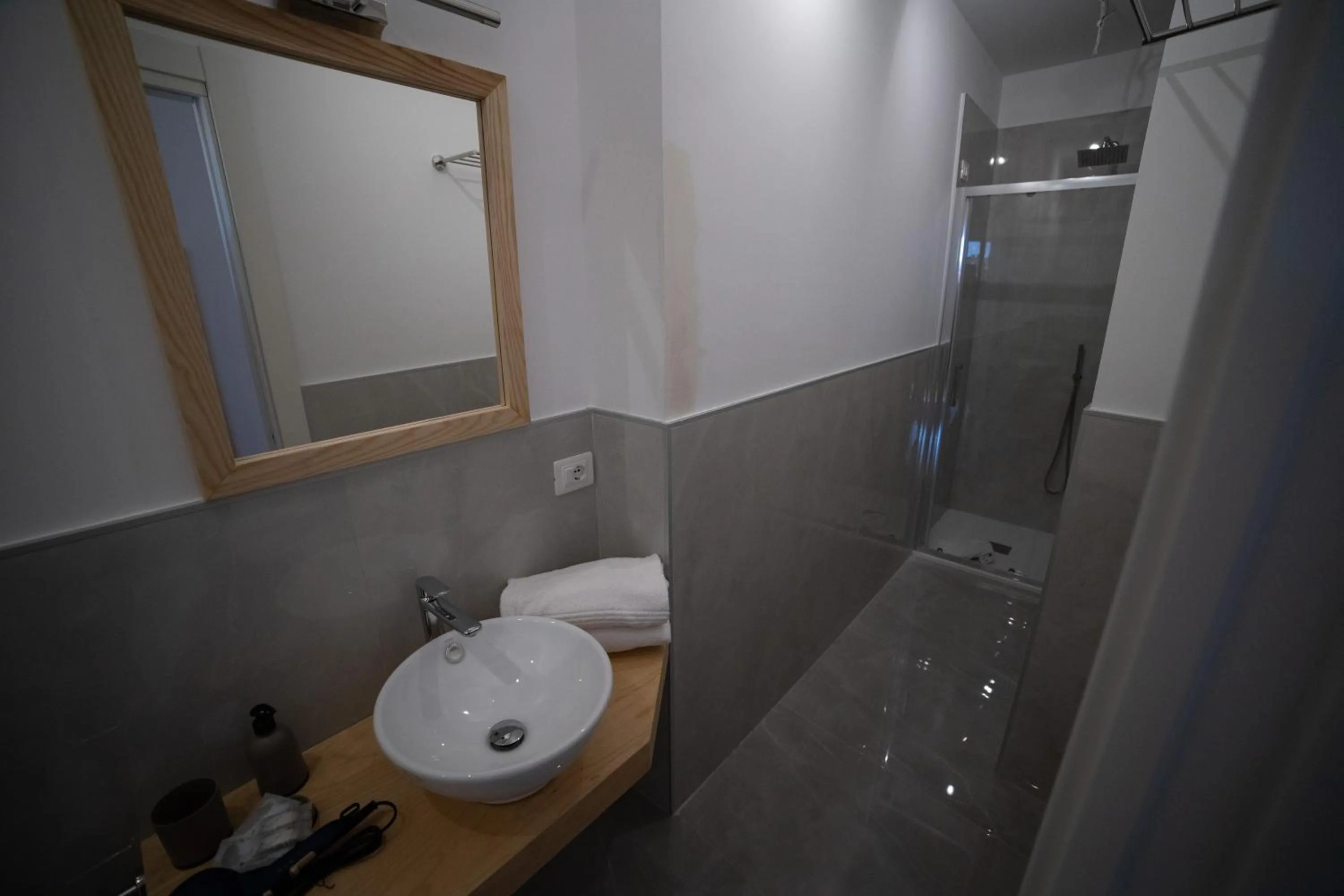 Shower in Middle Town Palace