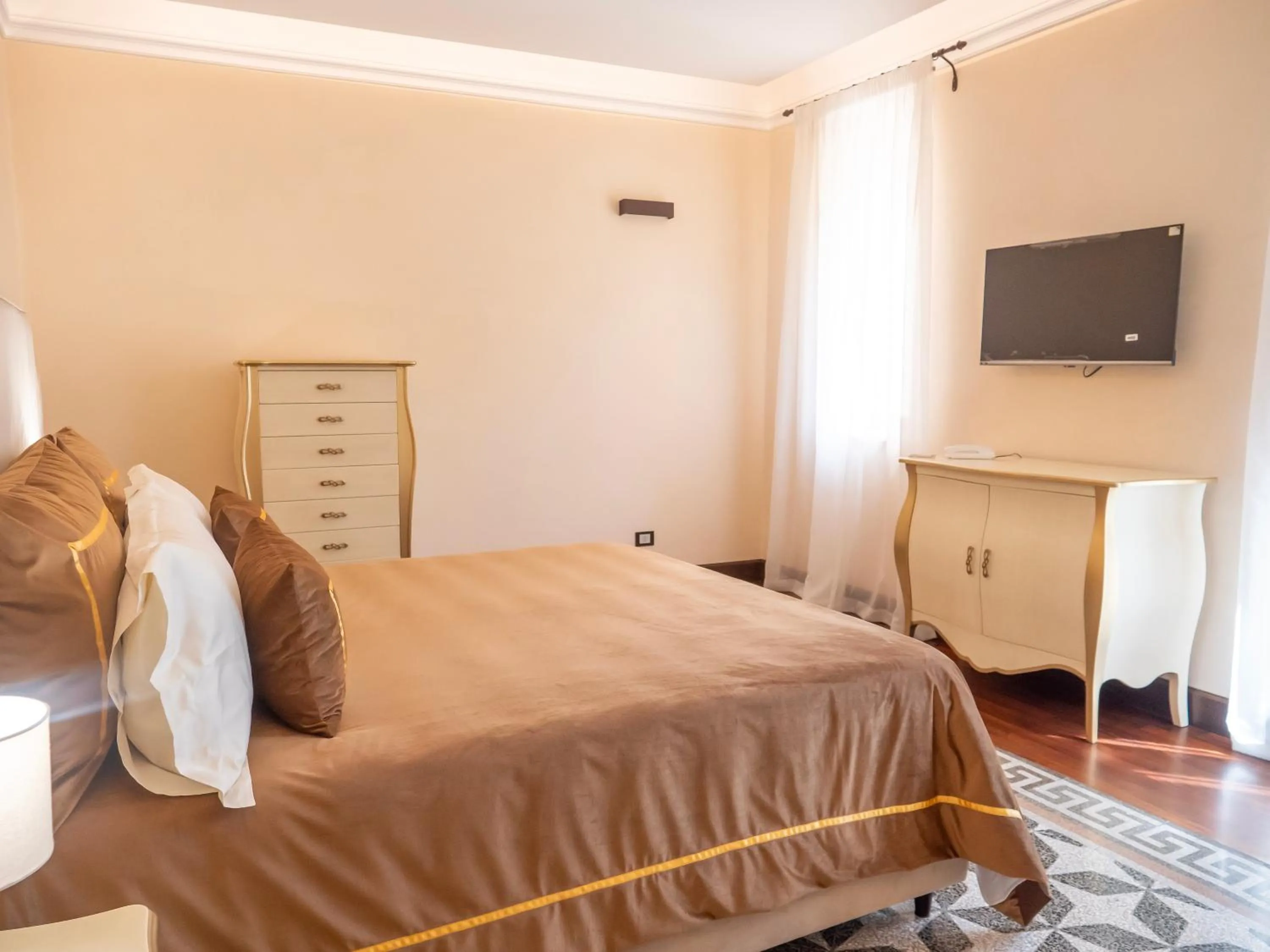 Photo of the whole room in Villa Alliata di Pietratagliata