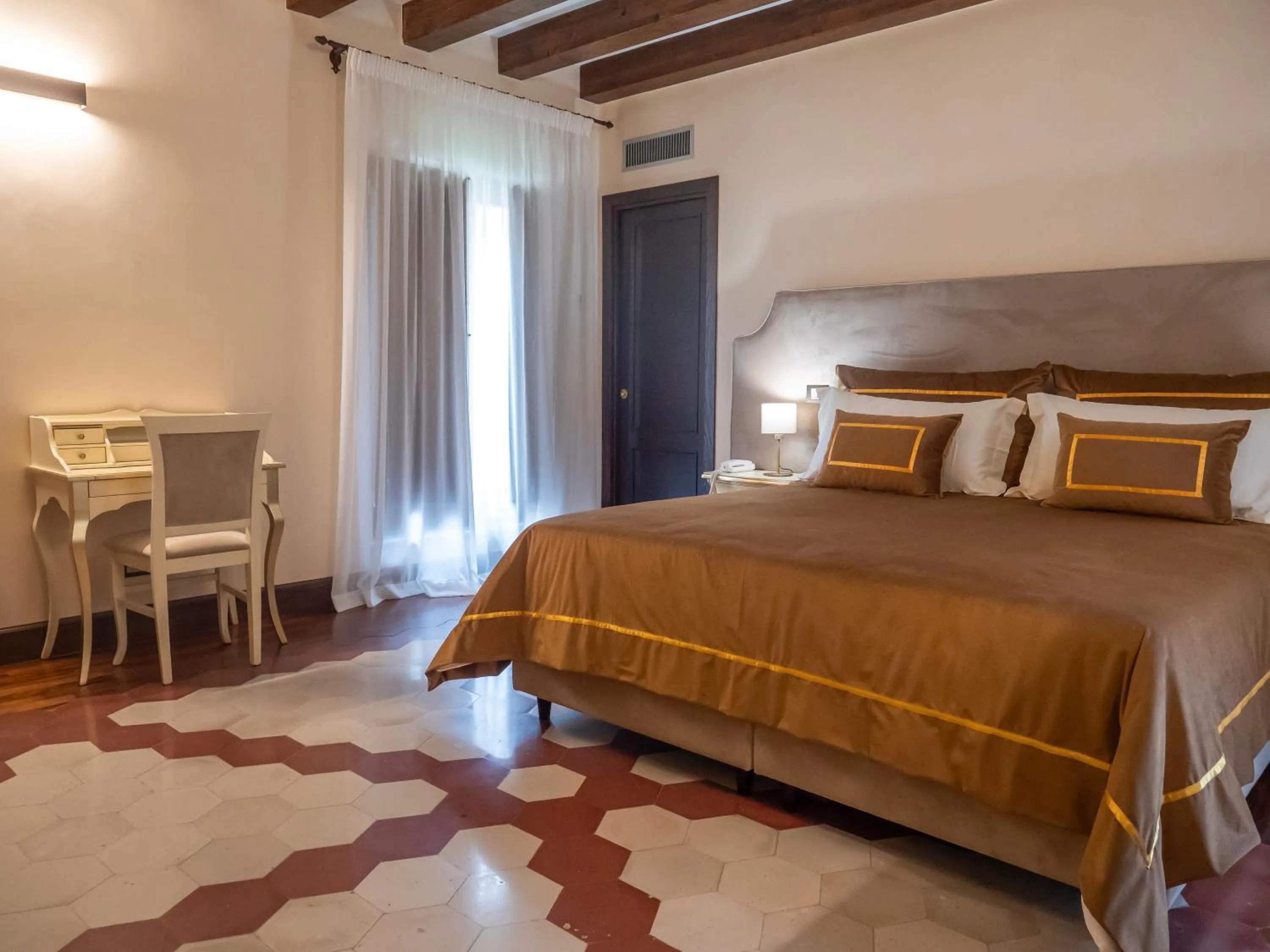 Bed in Villa Alliata di Pietratagliata