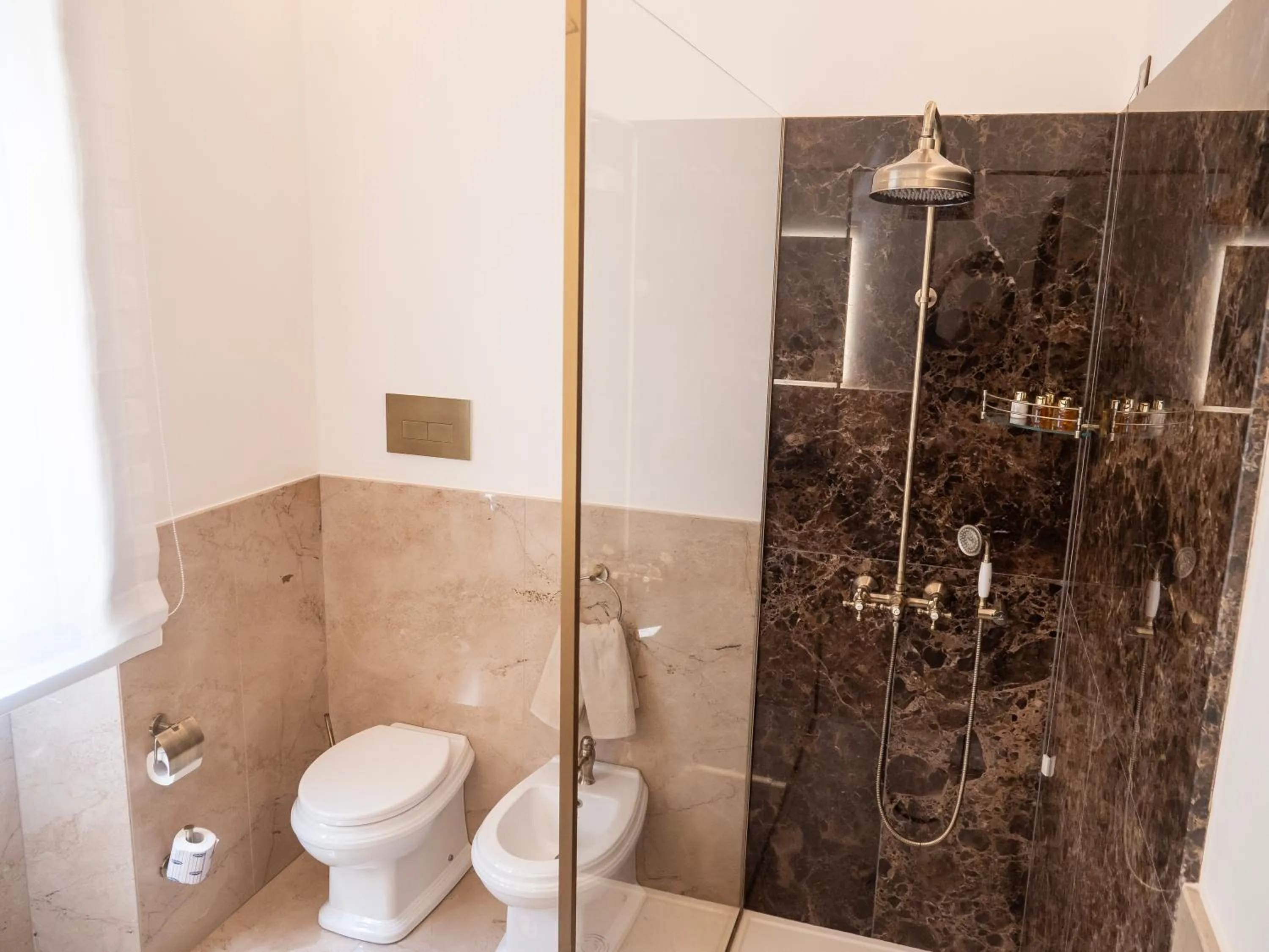 Toilet in Villa Alliata di Pietratagliata