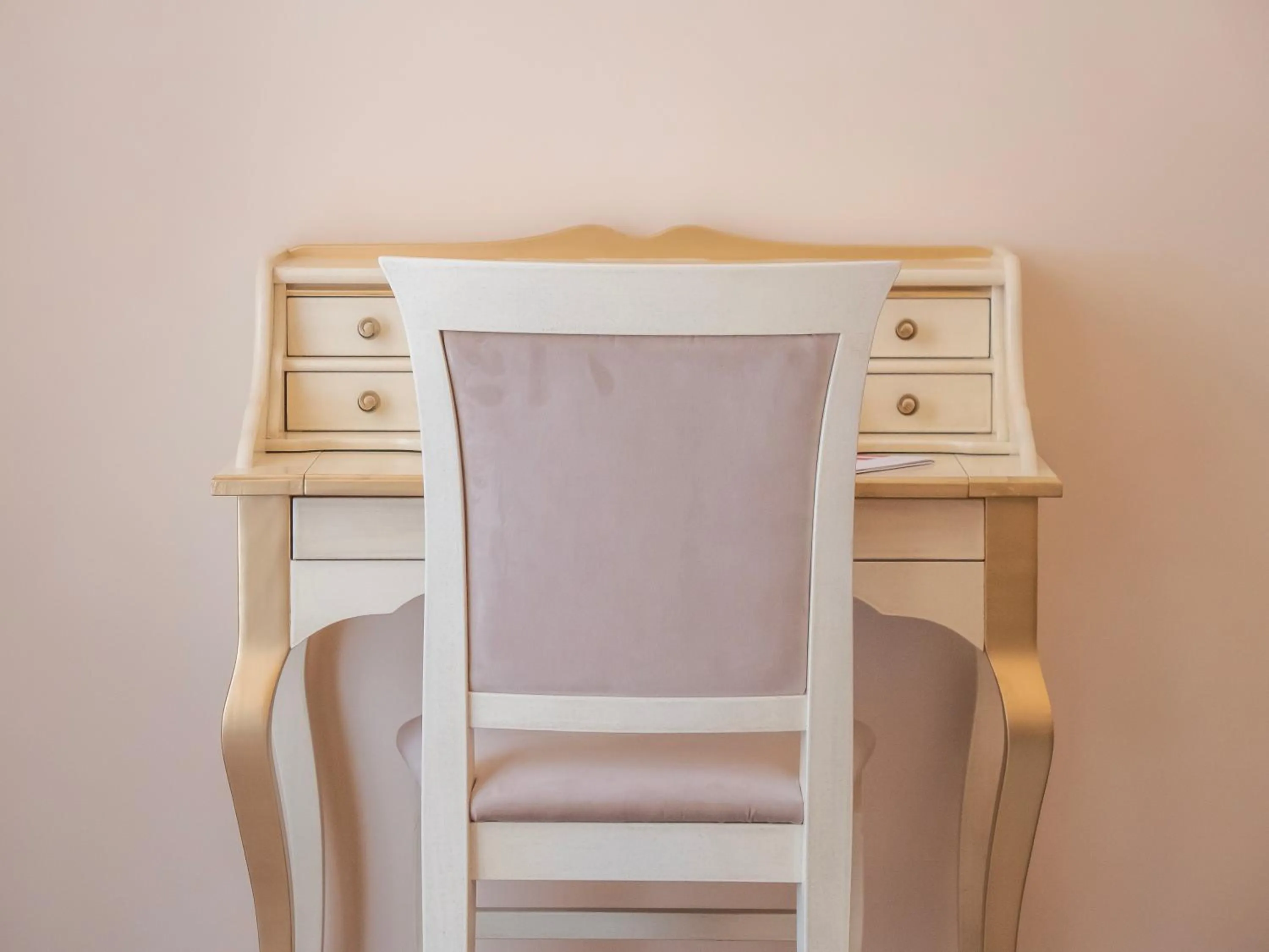 Seating area in Villa Alliata di Pietratagliata