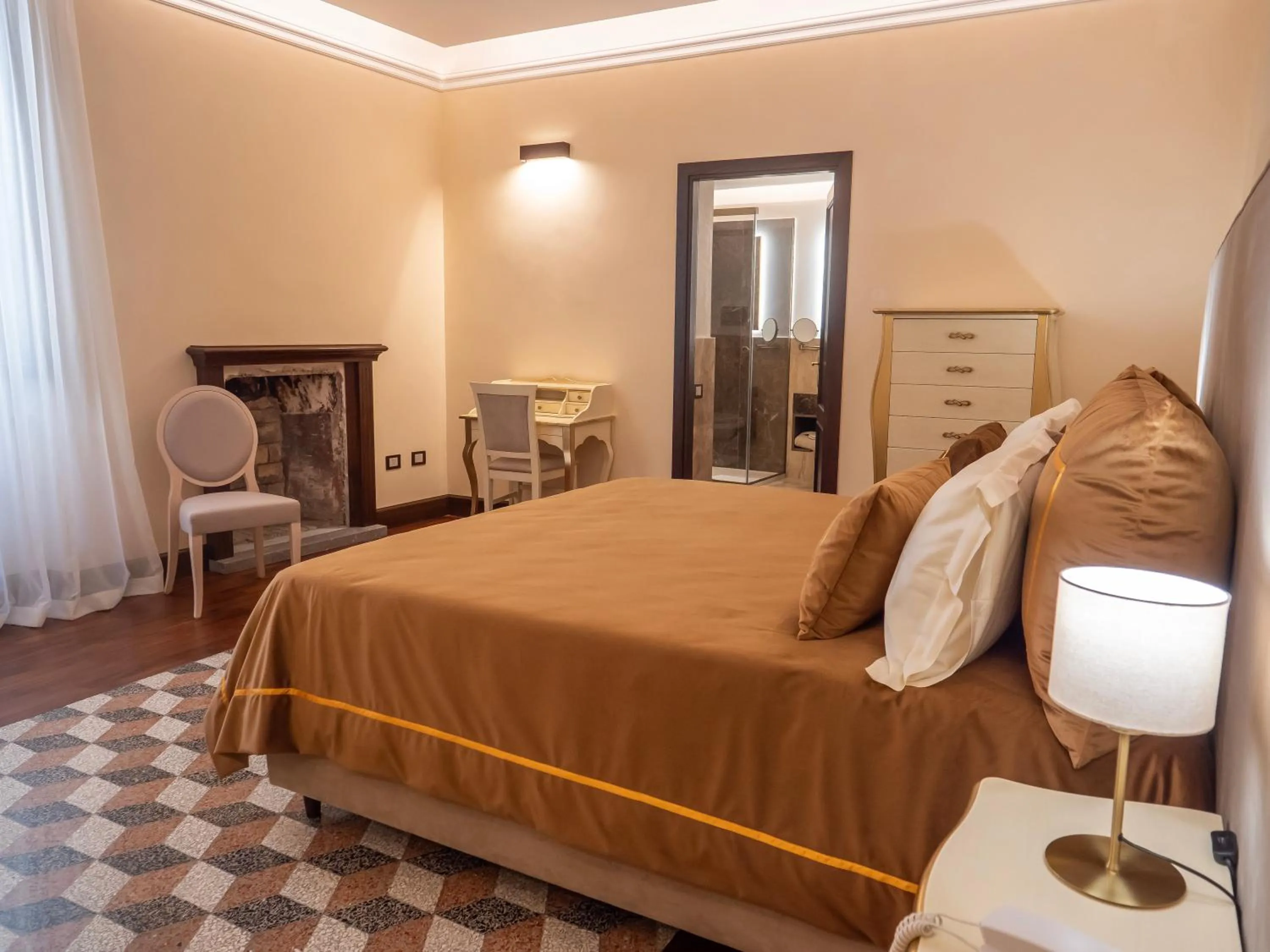 Bed in Villa Alliata di Pietratagliata