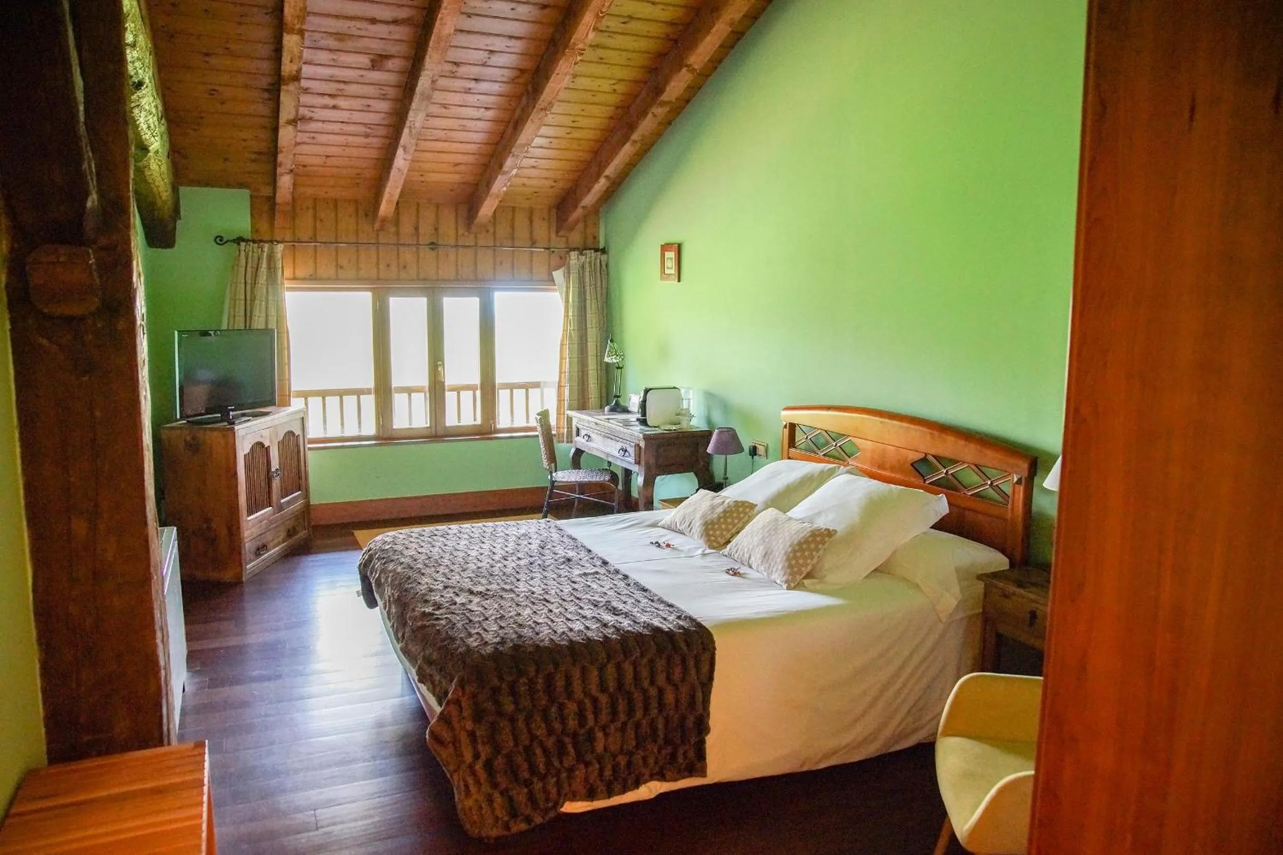 Photo of the whole room, Bed in Usategieta