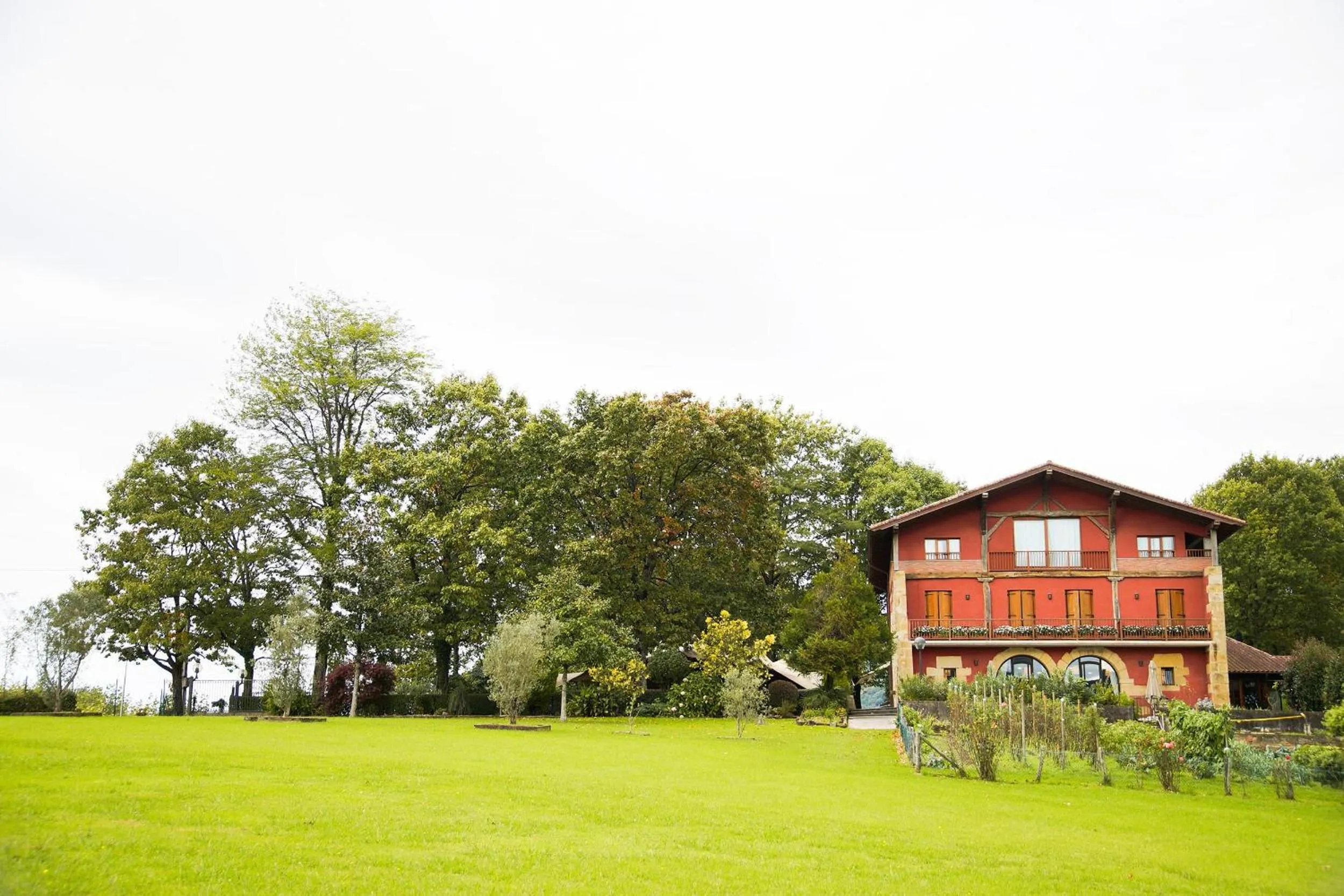 Property building in Usategieta