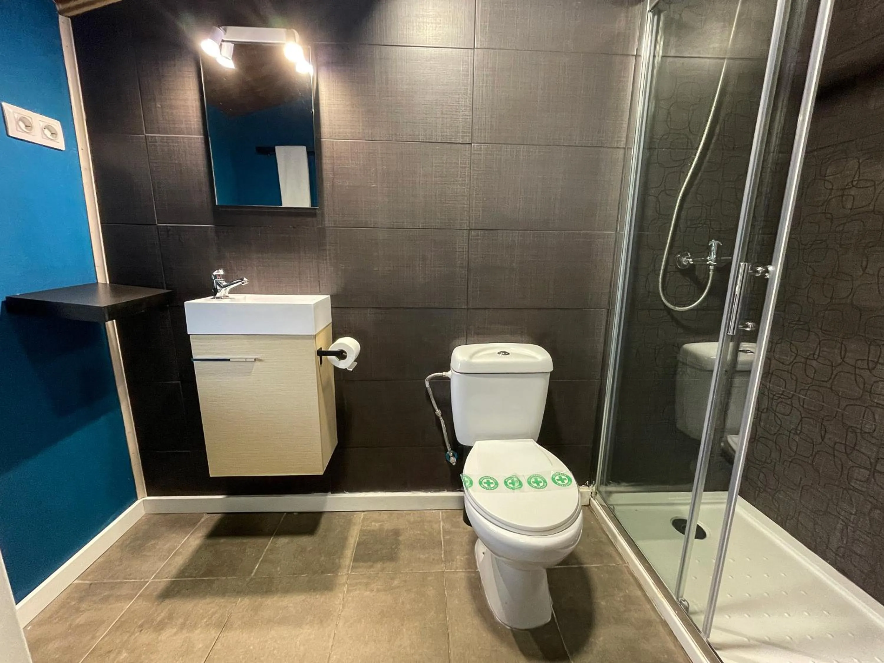 Shower in SOLOPUENT Hotel Rural