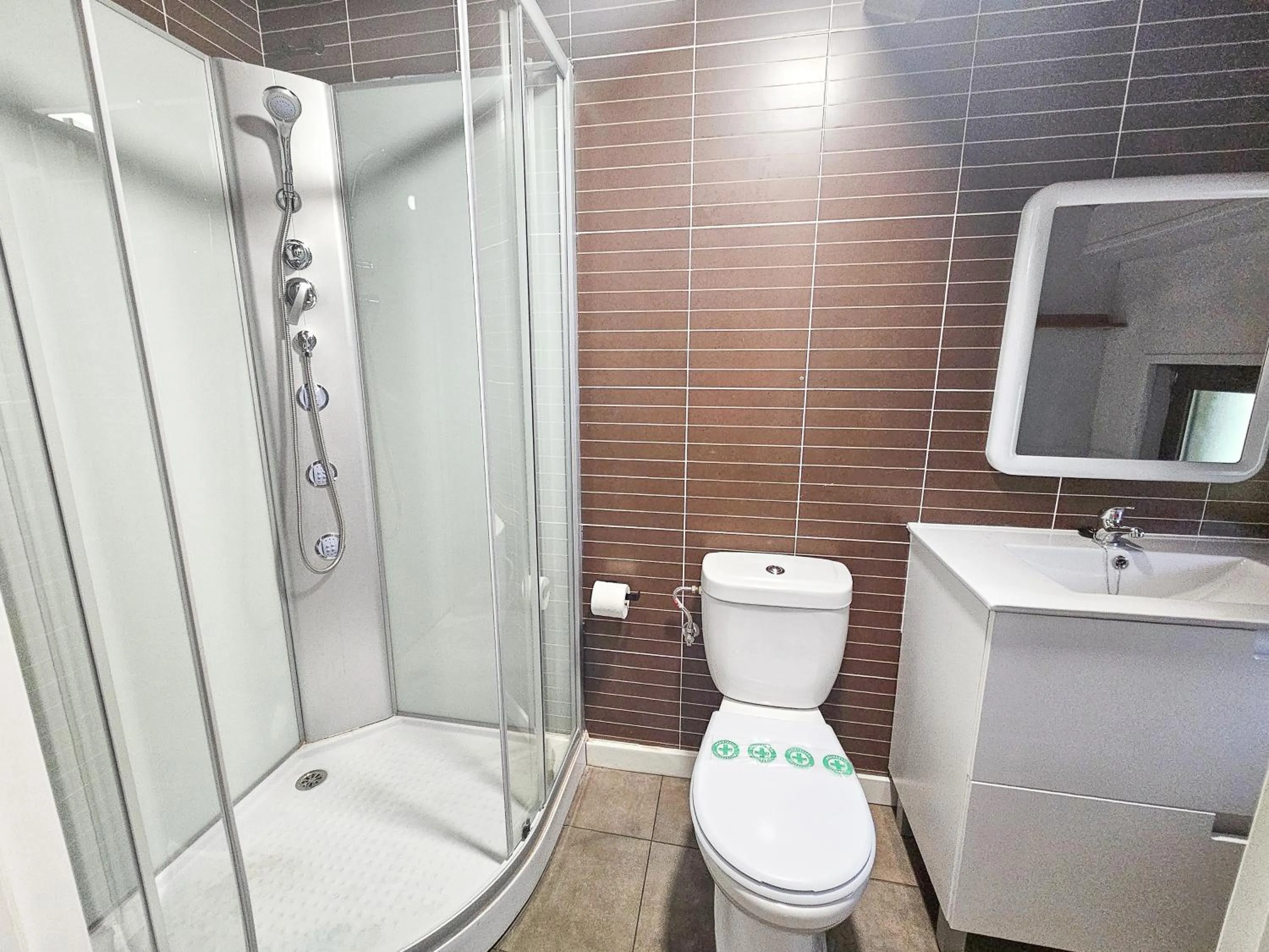 Shower in SOLOPUENT Hotel Rural