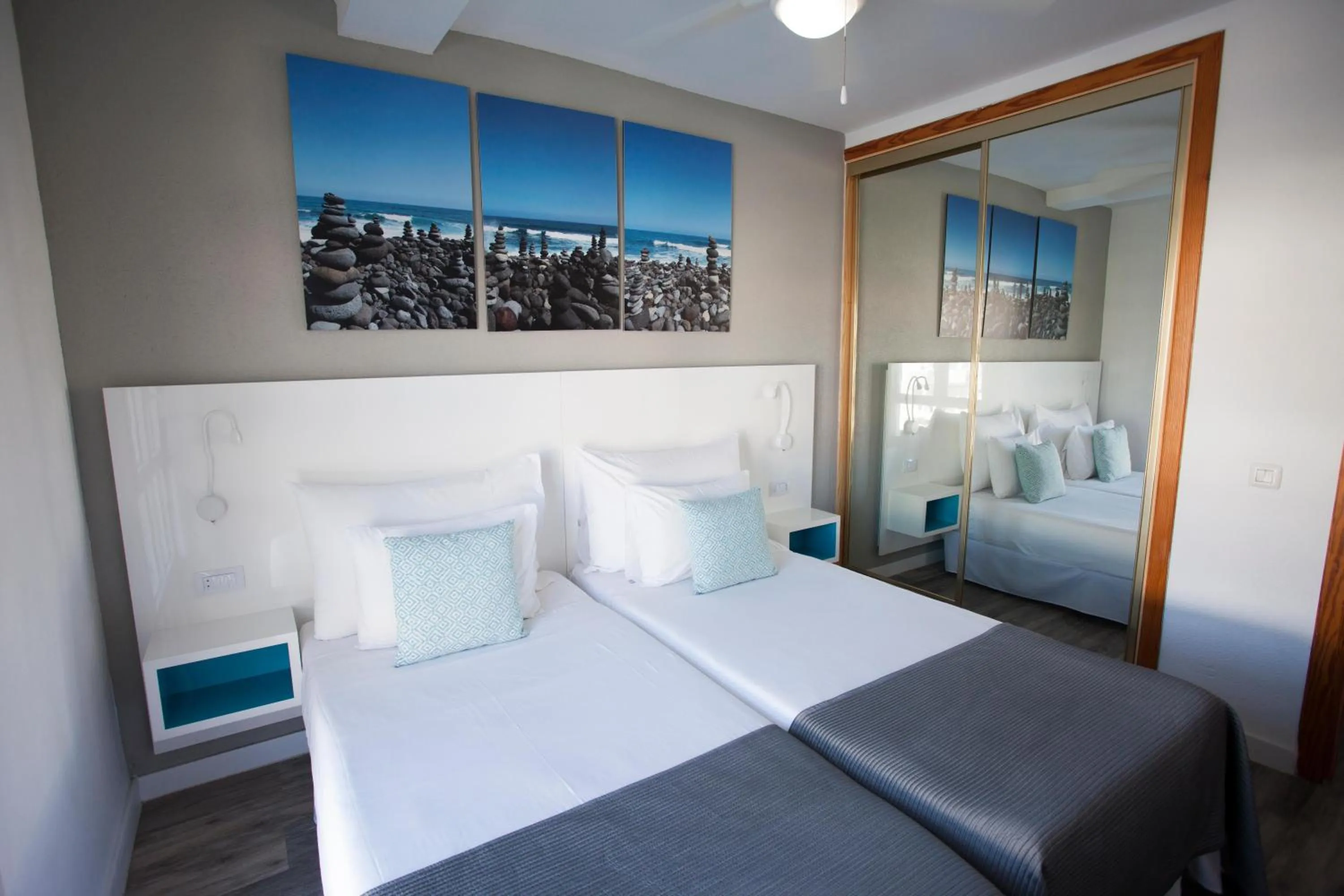 Photo of the whole room, Bed in Coral Compostela Beach Golf