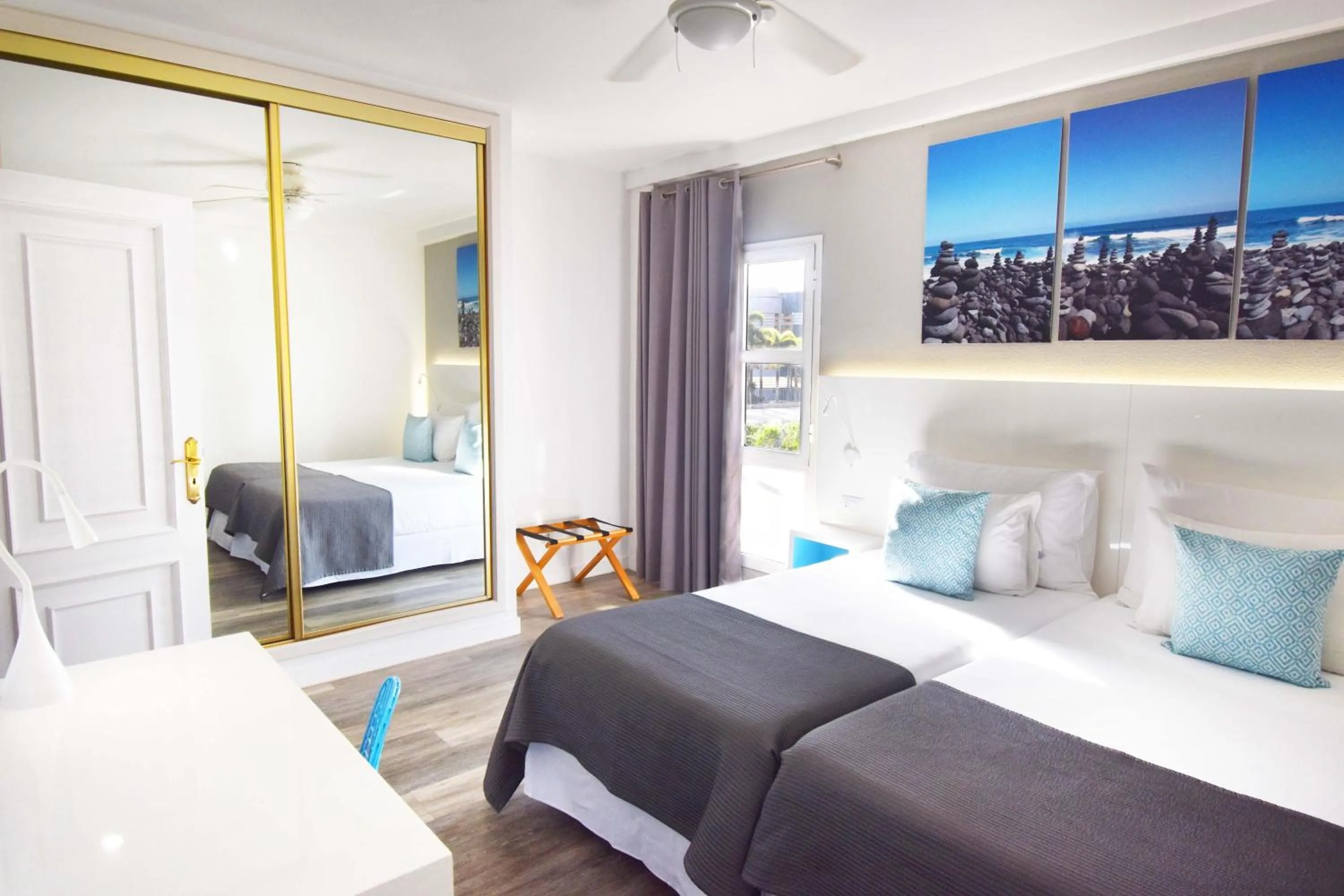 Photo of the whole room, Bed in Coral Compostela Beach Golf