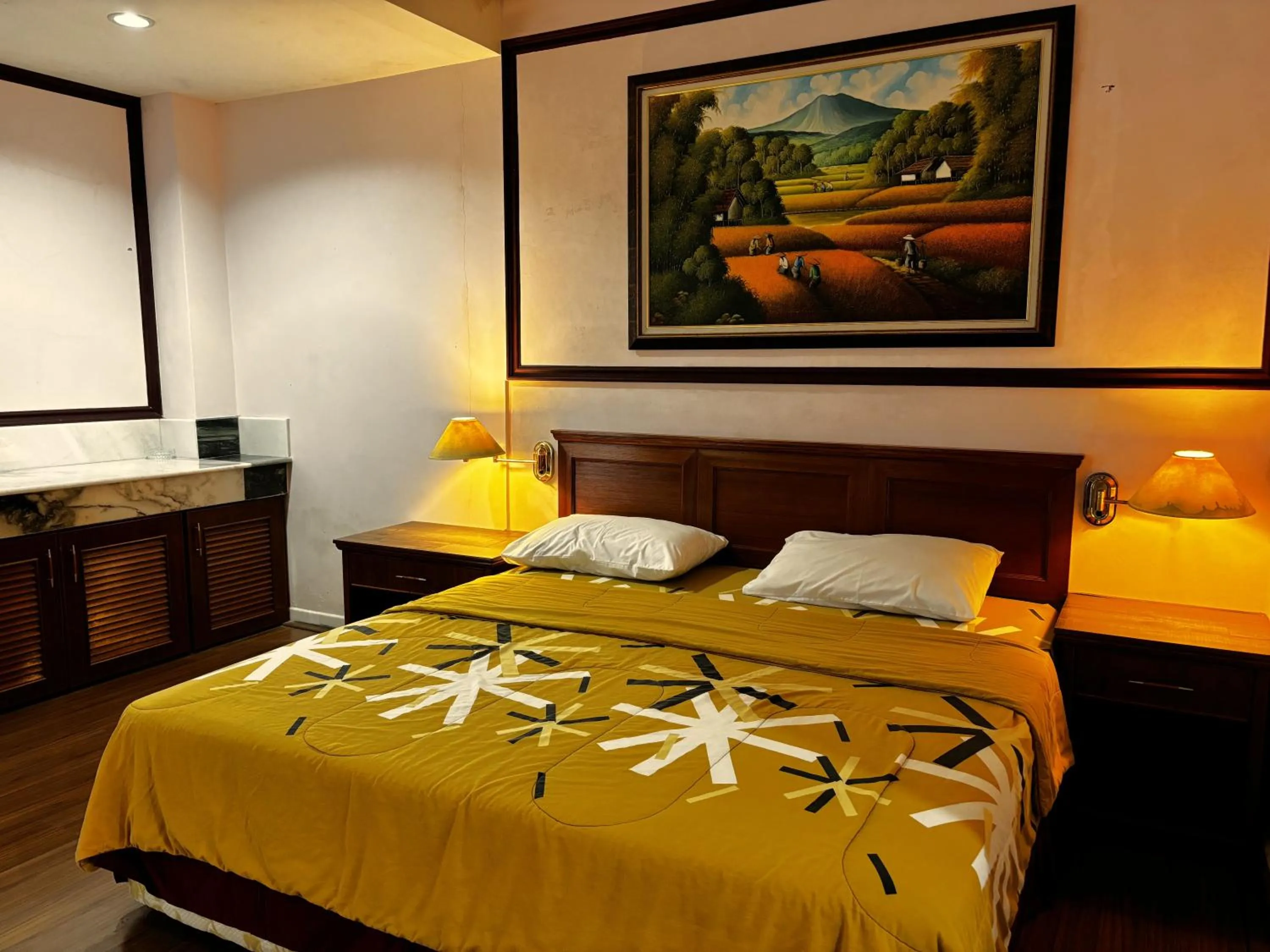 Bedroom, Bed in Cool Point Hotel