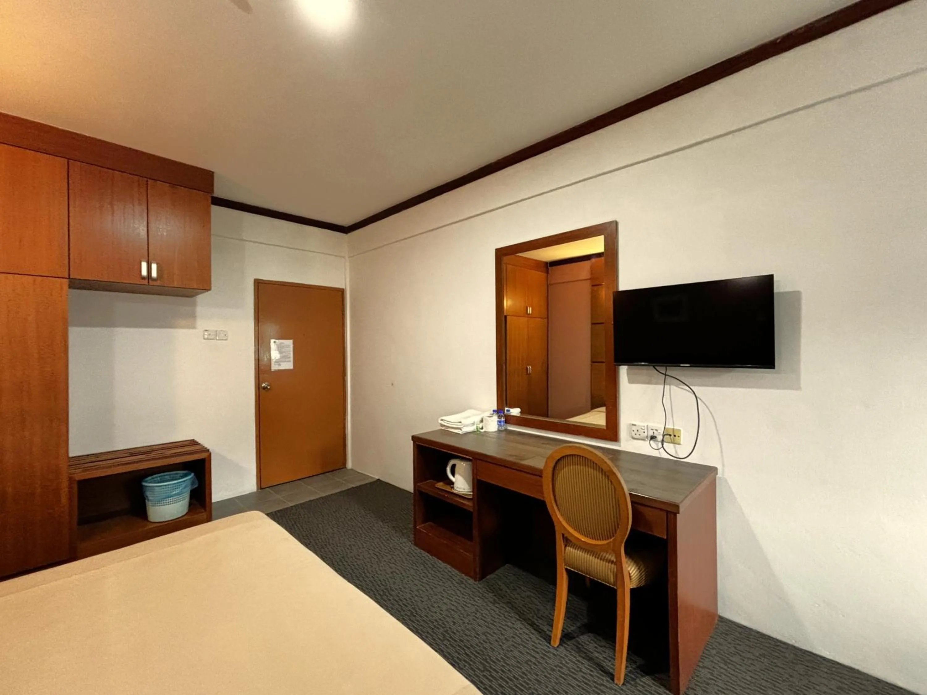 Bedroom, Bed in Cool Point Hotel