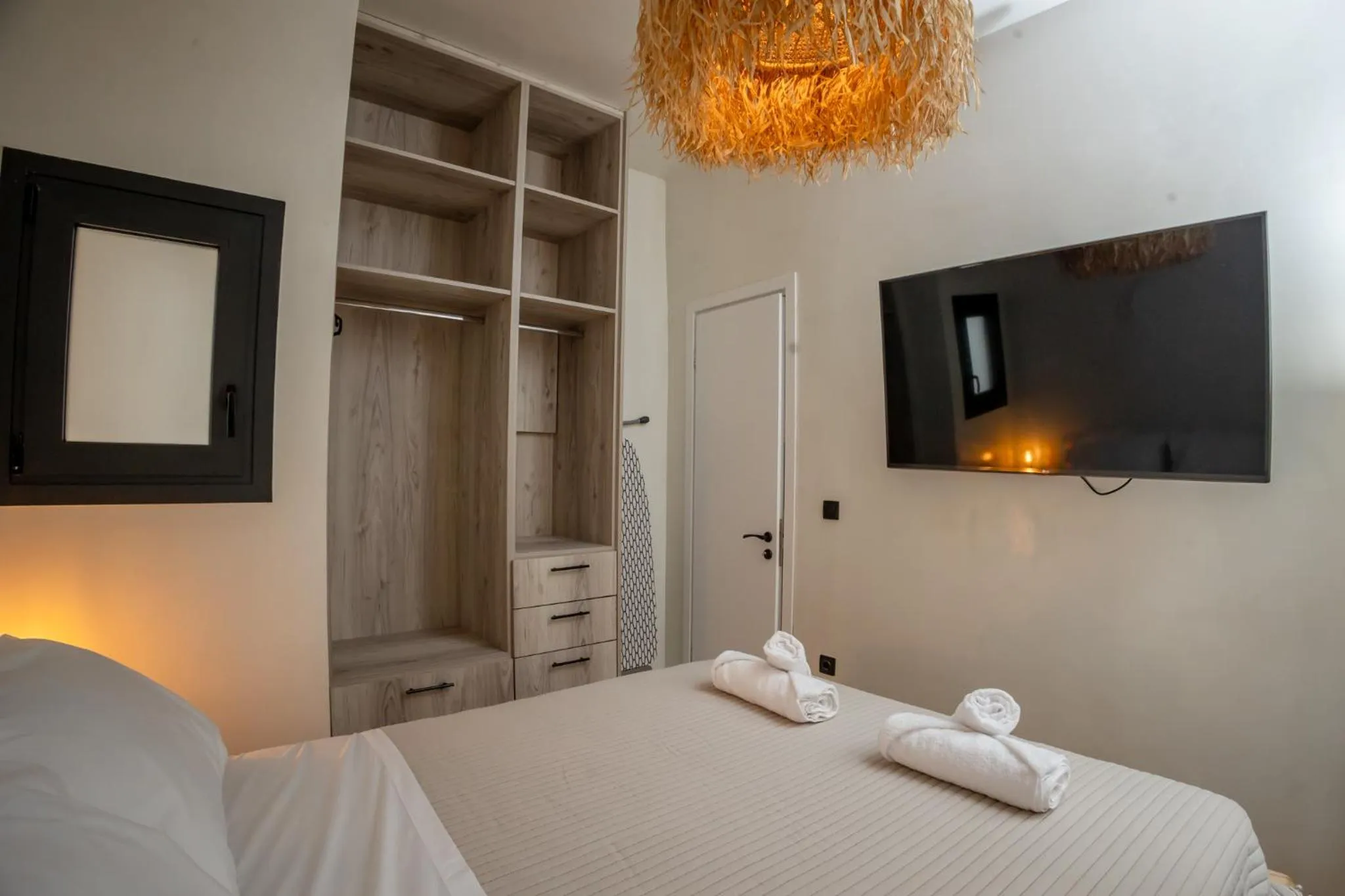 Bed in Jenny's Home Acropolis