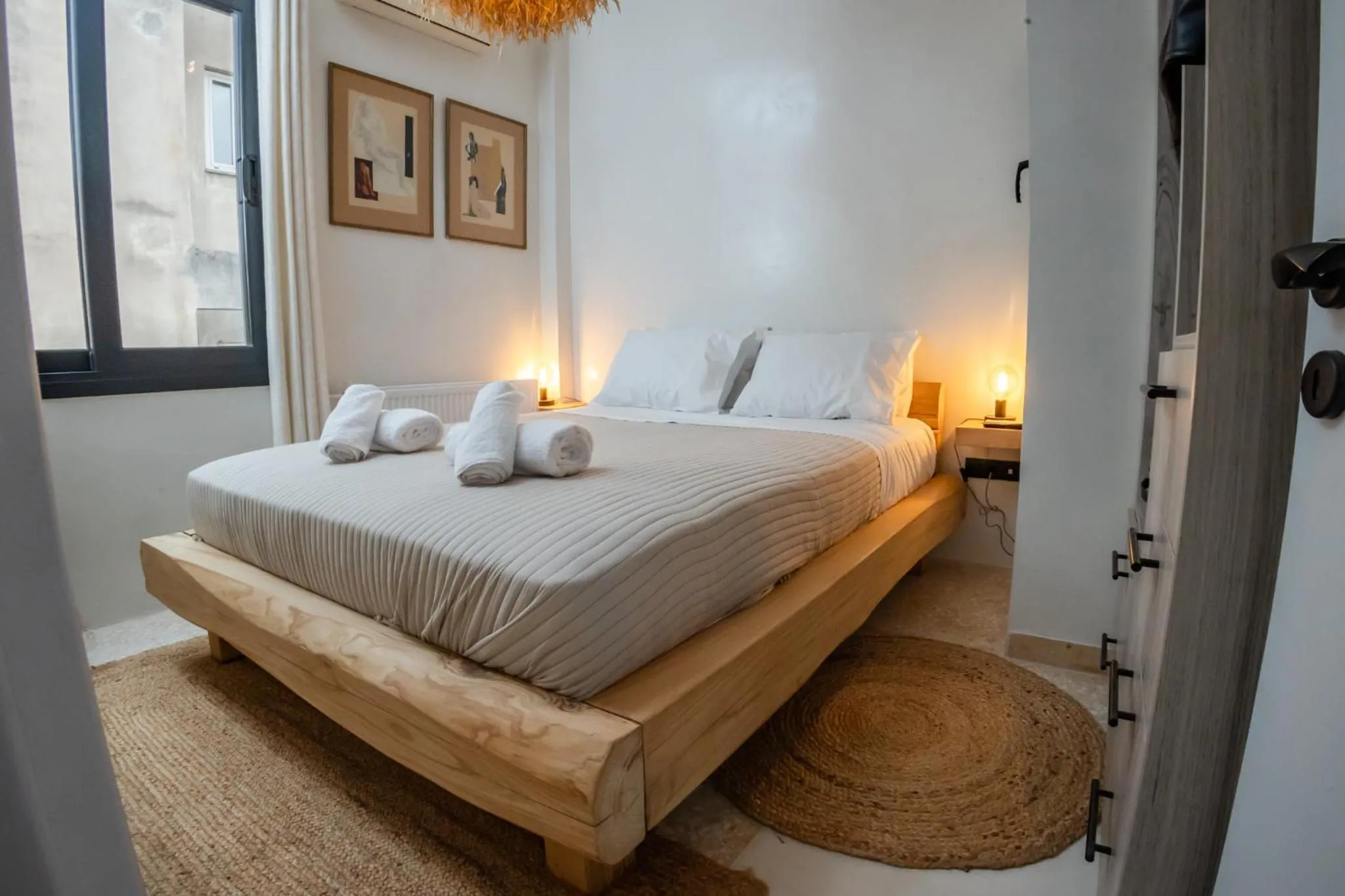 Bed in Jenny's Home Acropolis