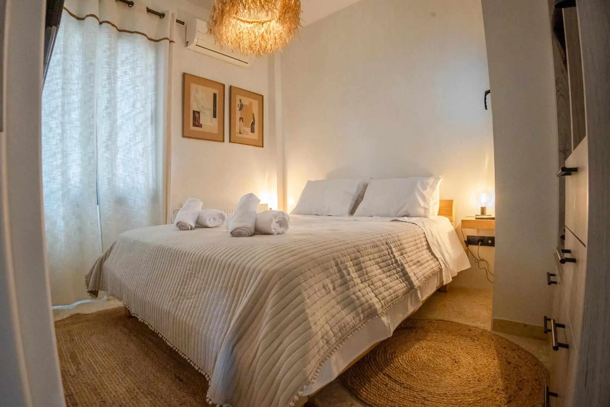 Bed in Jenny's Home Acropolis