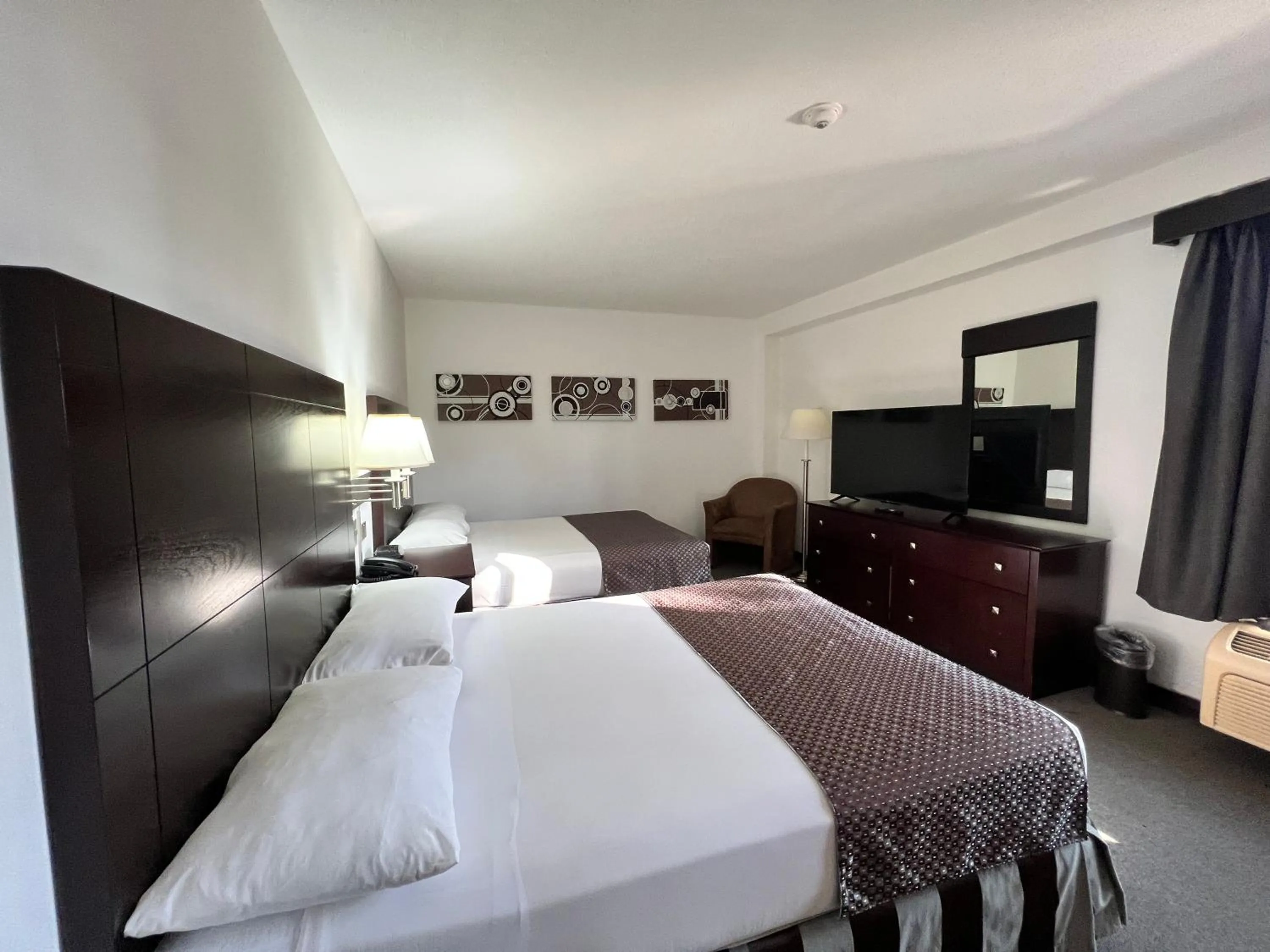 Bed in Hotel GH Guaparo Suites Valencia