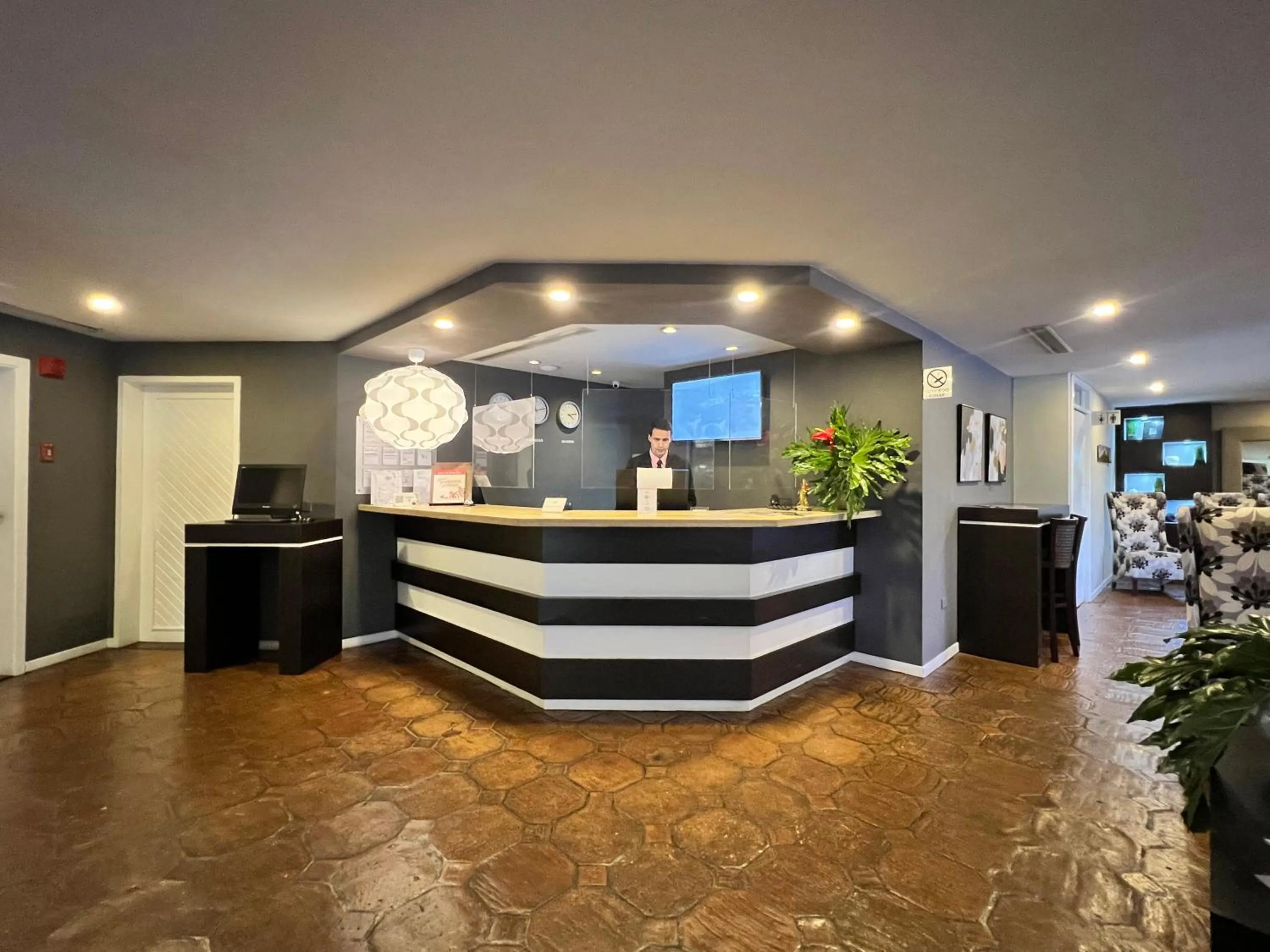 Lobby or reception in Hotel GH Guaparo Suites Valencia