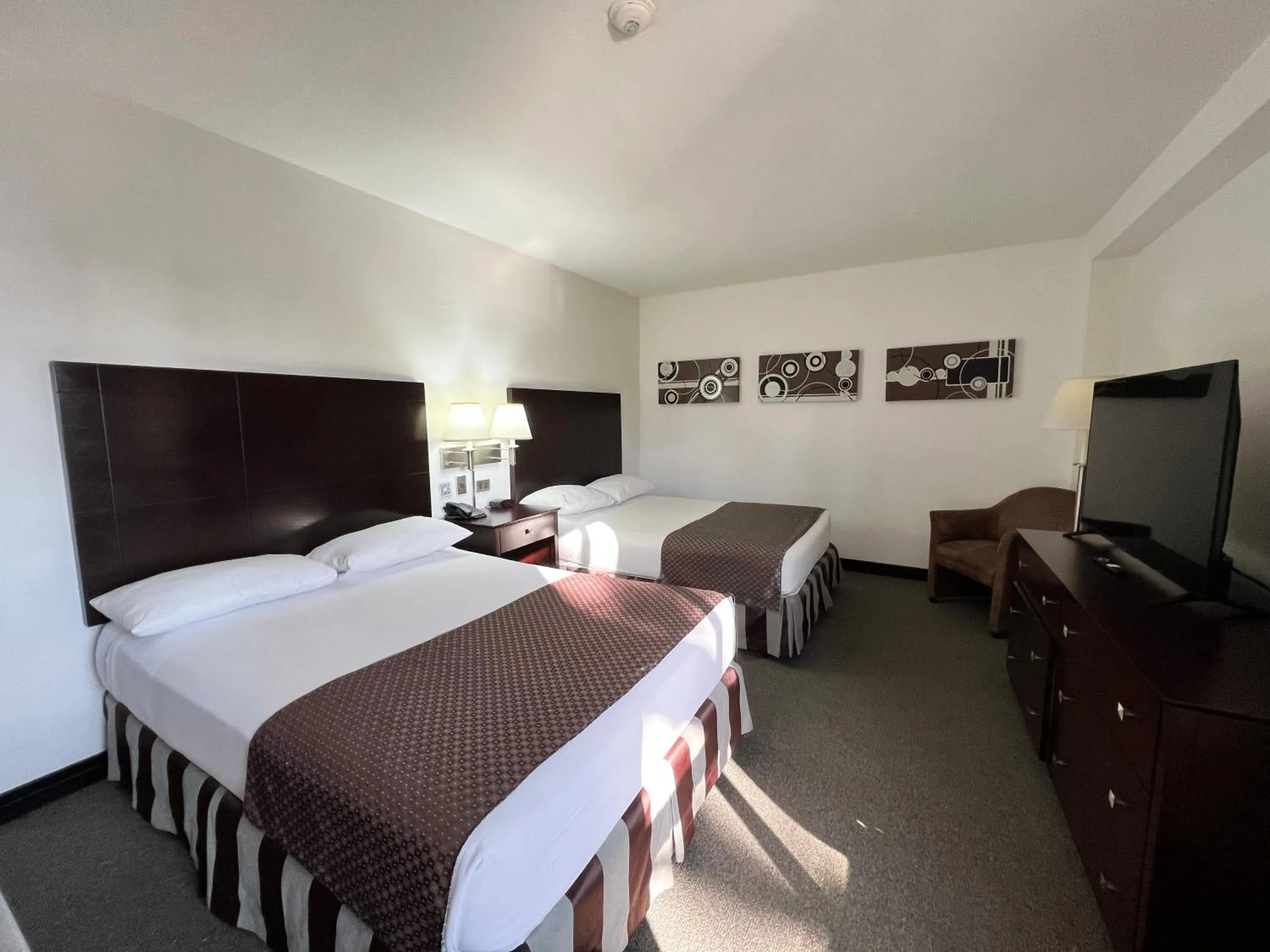 Photo of the whole room, Bed in Hotel GH Guaparo Suites Valencia