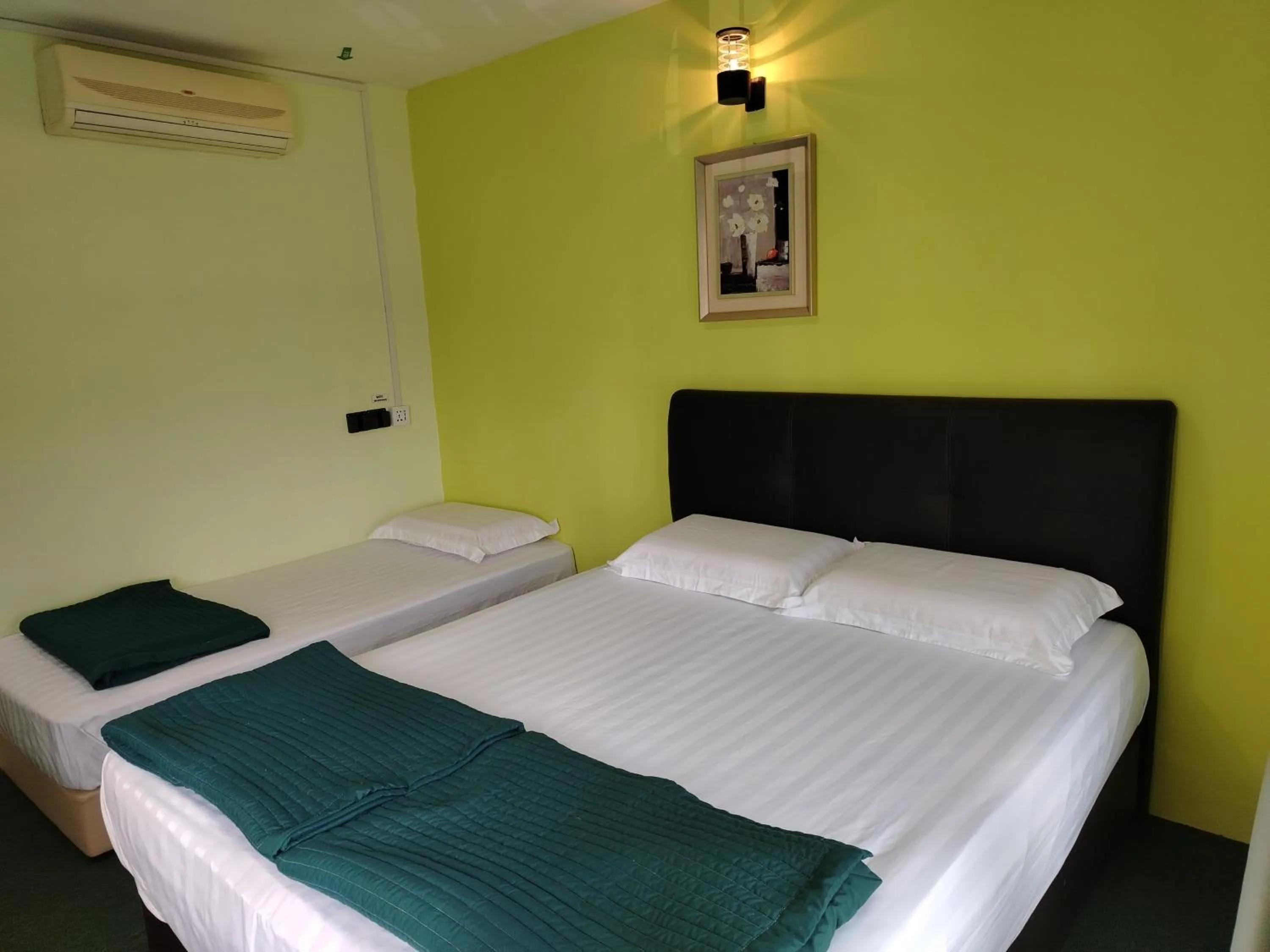 Photo of the whole room, Bed in Hotel O Seremban Near SnowLim Wonderland Formerly M&N Hotel