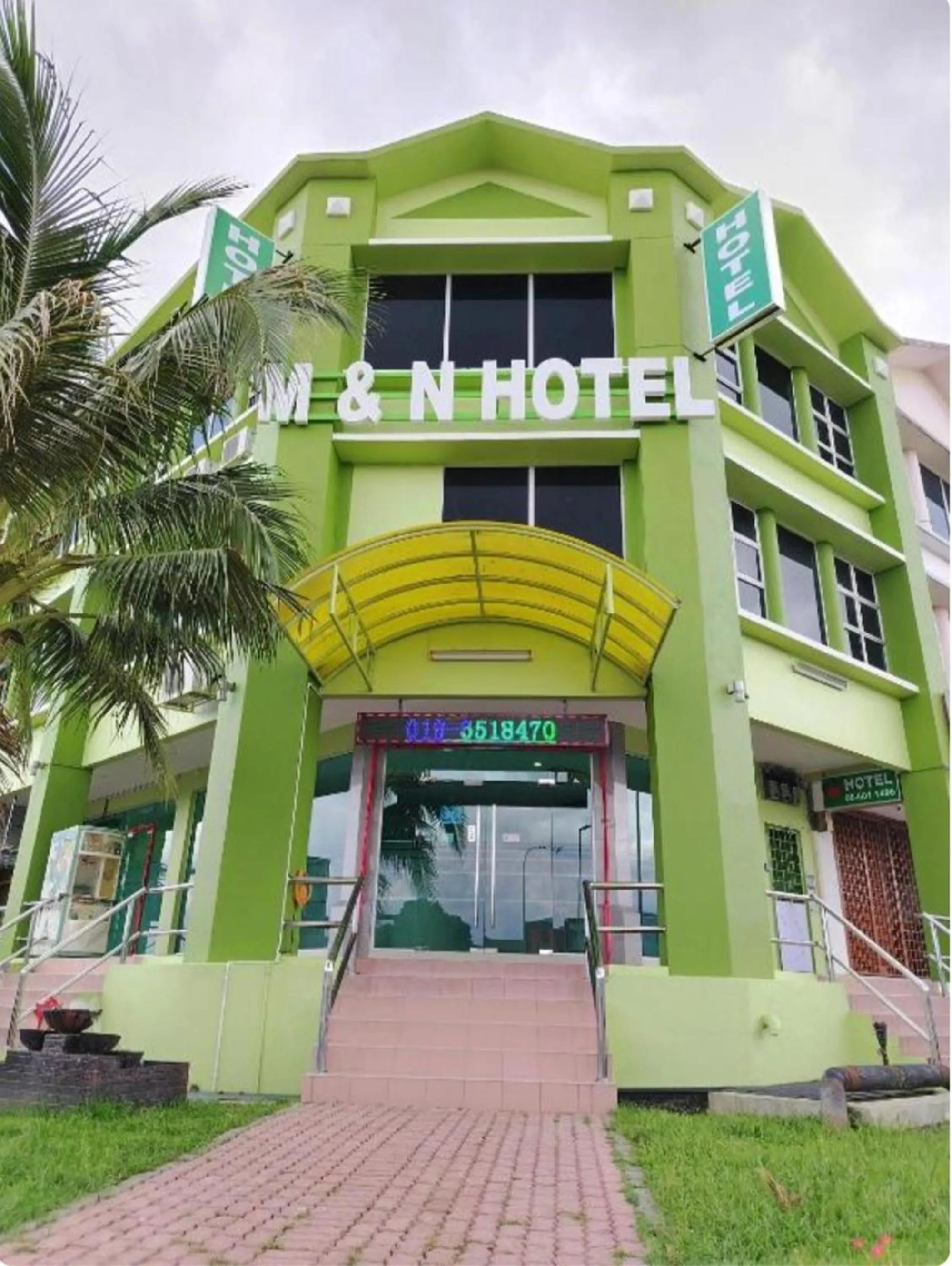 Facade/entrance in Hotel O Seremban Near SnowLim Wonderland Formerly M&N Hotel