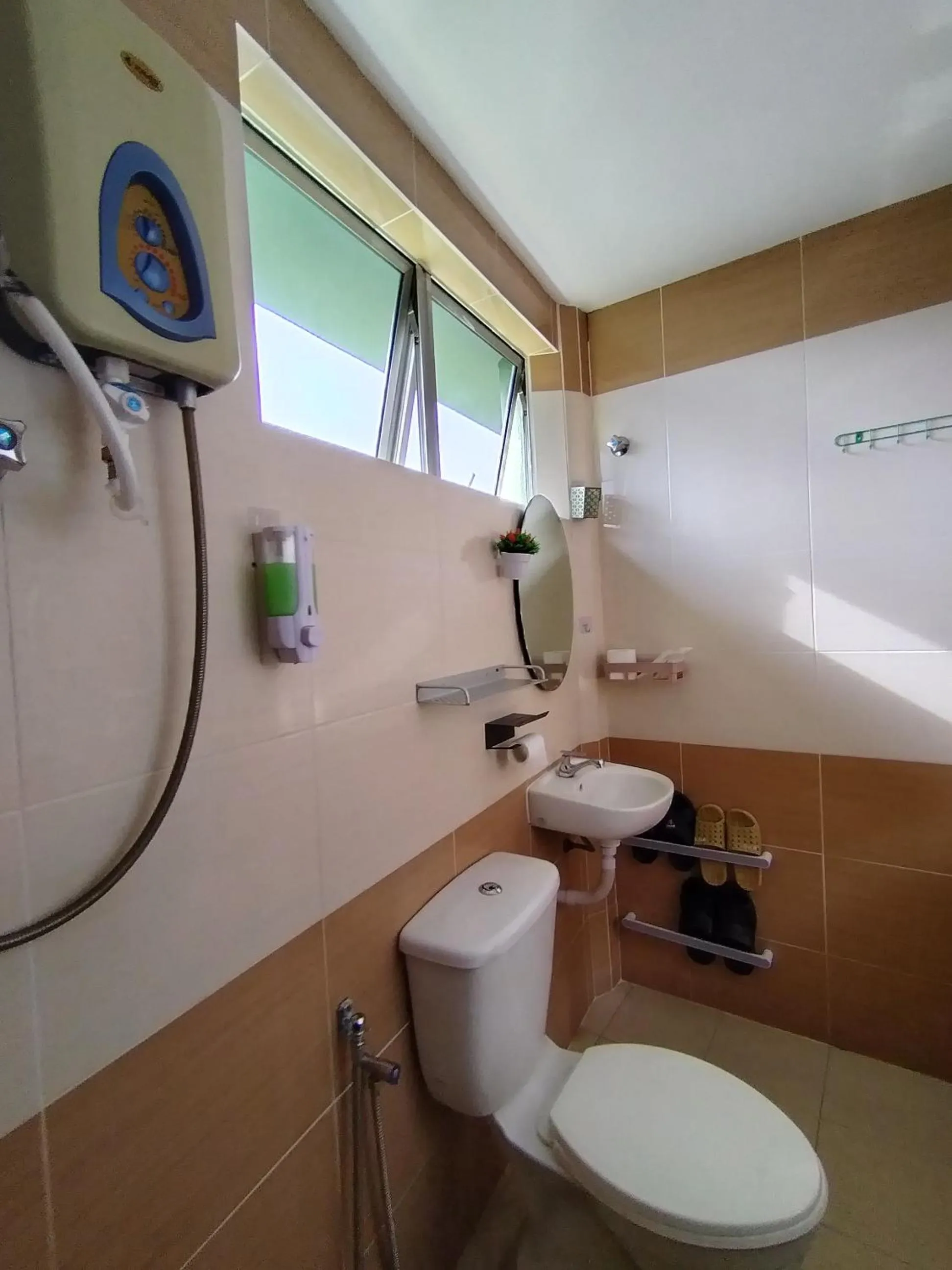 Toilet in Hotel O Seremban Near SnowLim Wonderland Formerly M&N Hotel