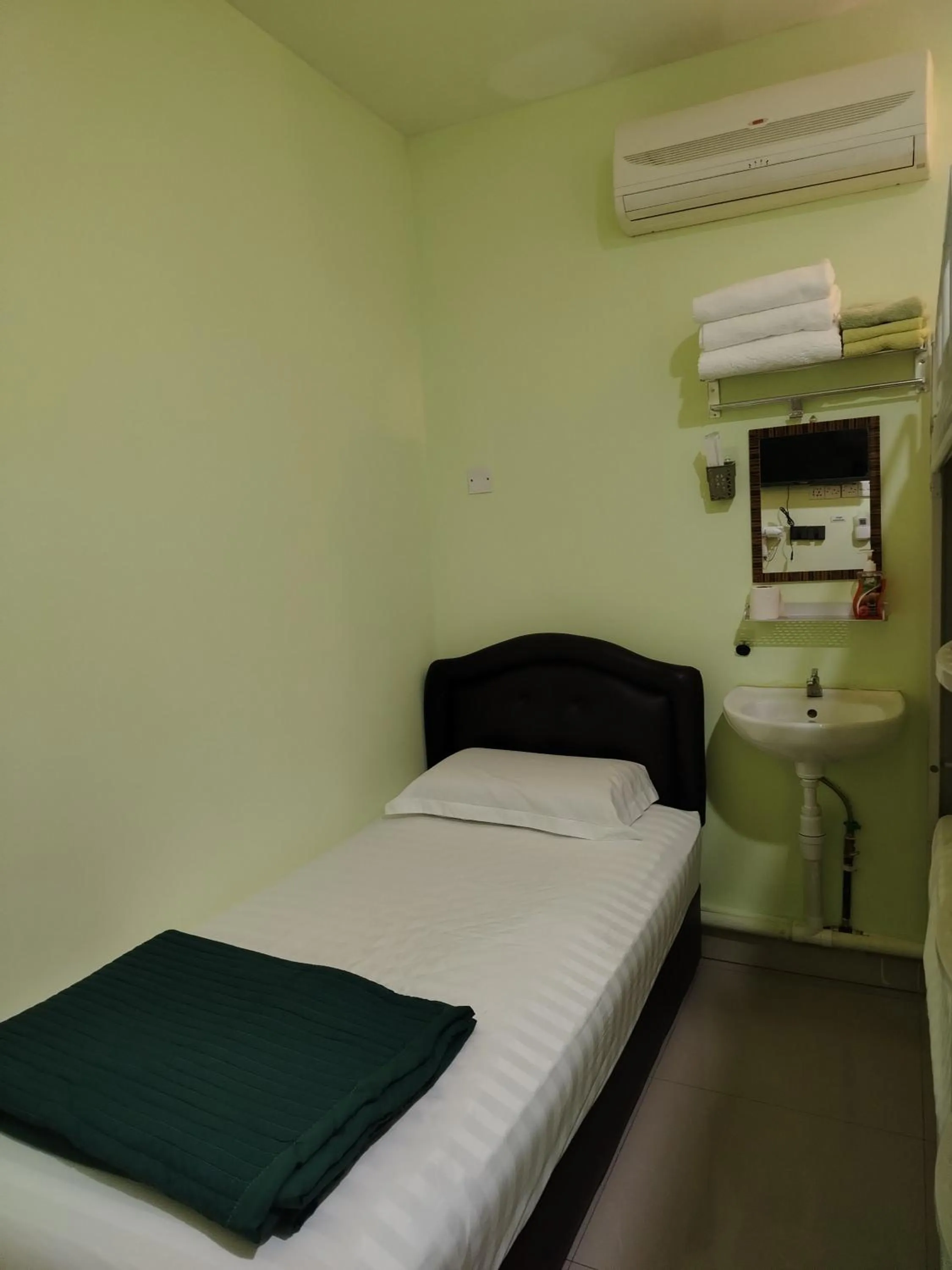 Bed in Hotel O Seremban Near SnowLim Wonderland Formerly M&N Hotel