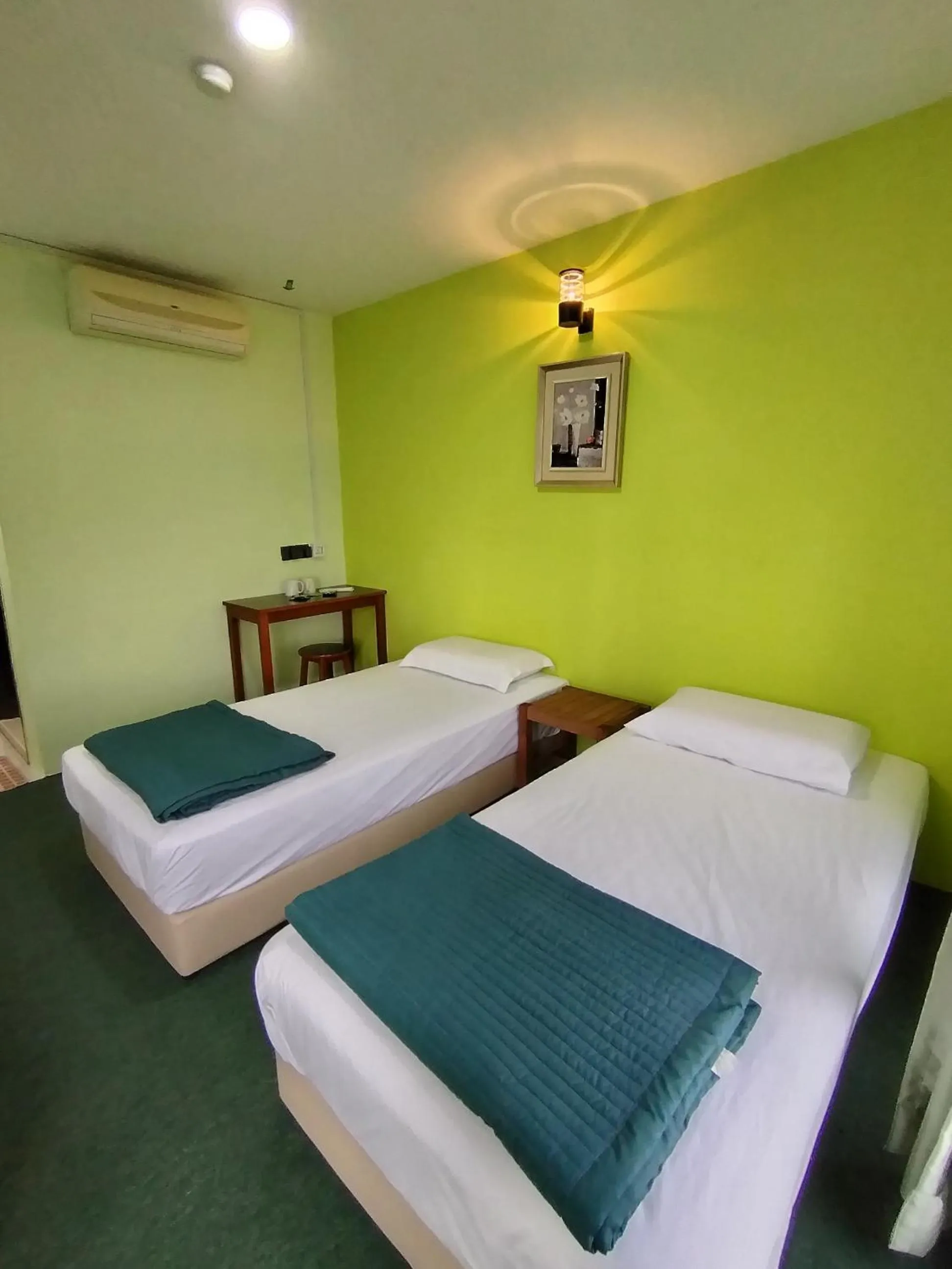 Photo of the whole room, Bed in Hotel O Seremban Near SnowLim Wonderland Formerly M&N Hotel