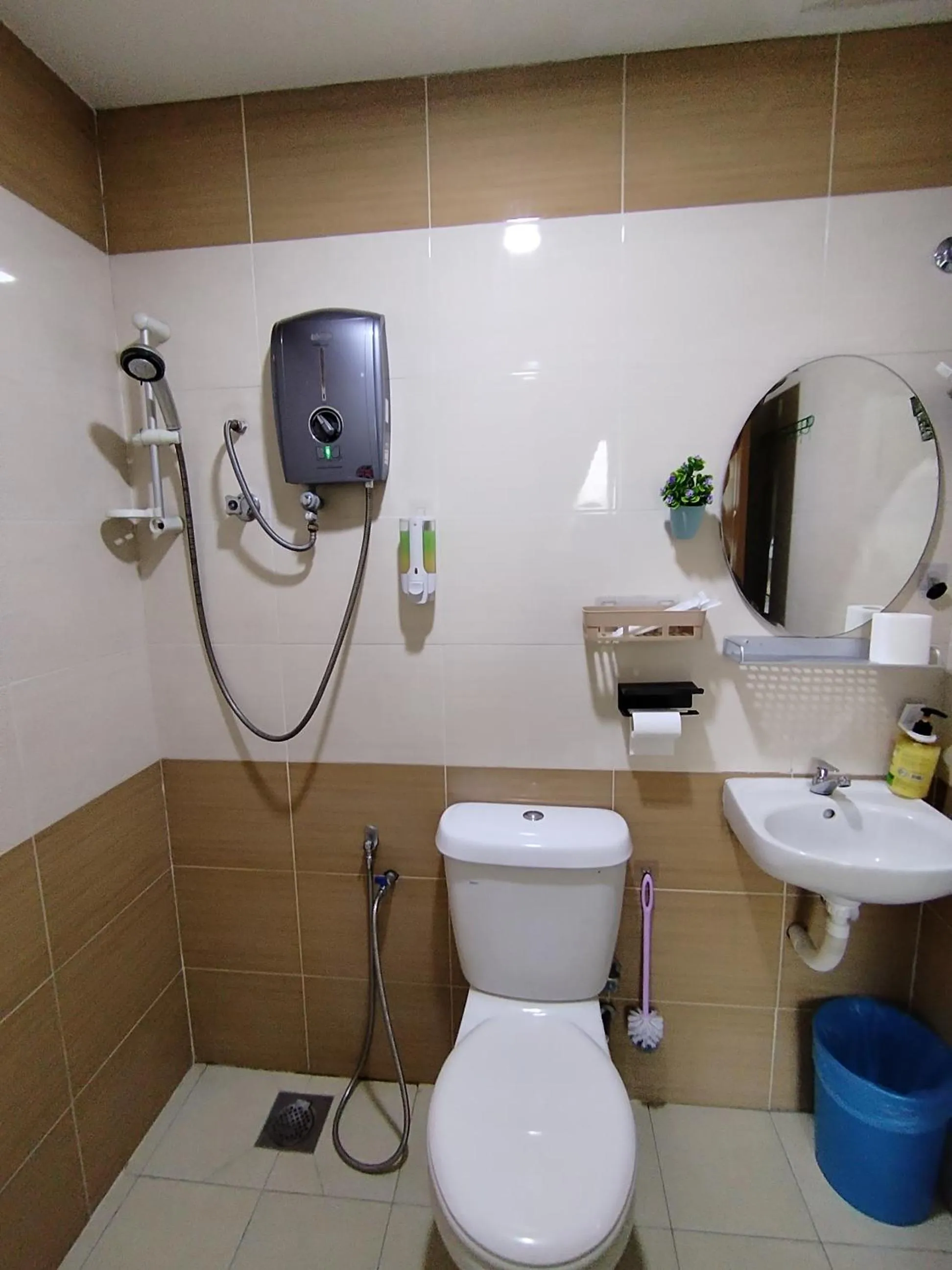 Toilet in Hotel O Seremban Near SnowLim Wonderland Formerly M&N Hotel