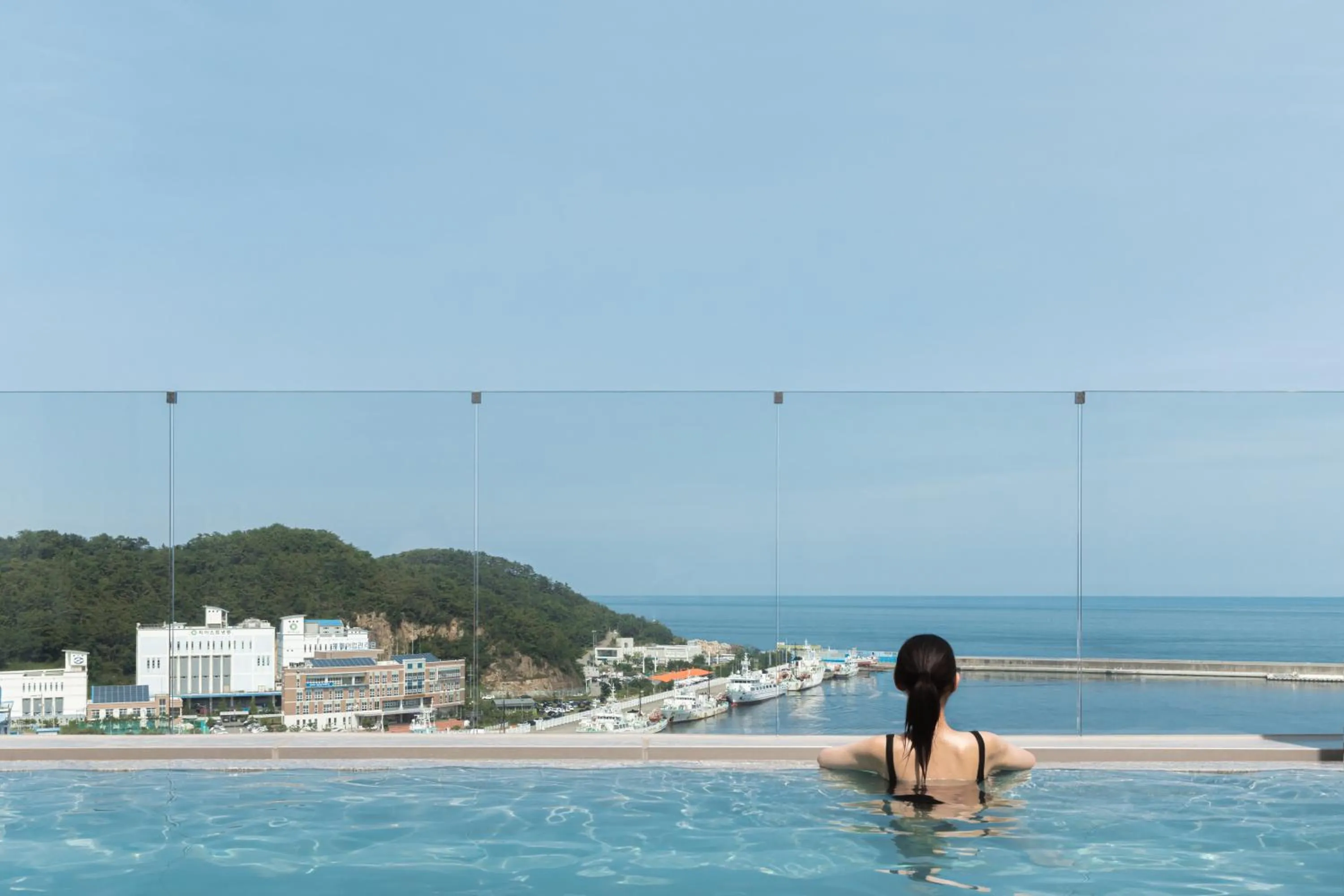 Swimming pool in Ije Busan