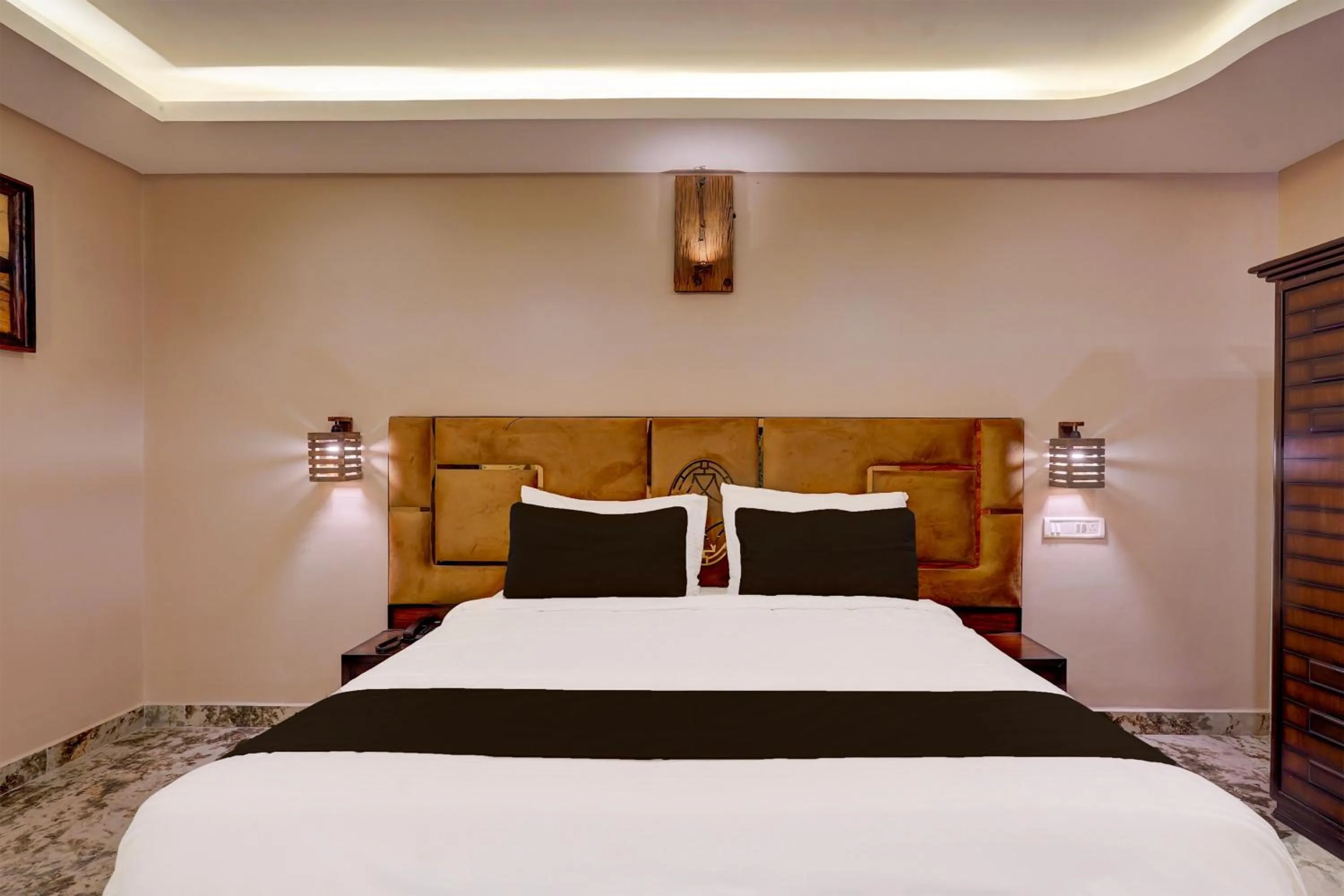 Bedroom, Bed in Super Townhouse NK Vivanta Luxury Rooms