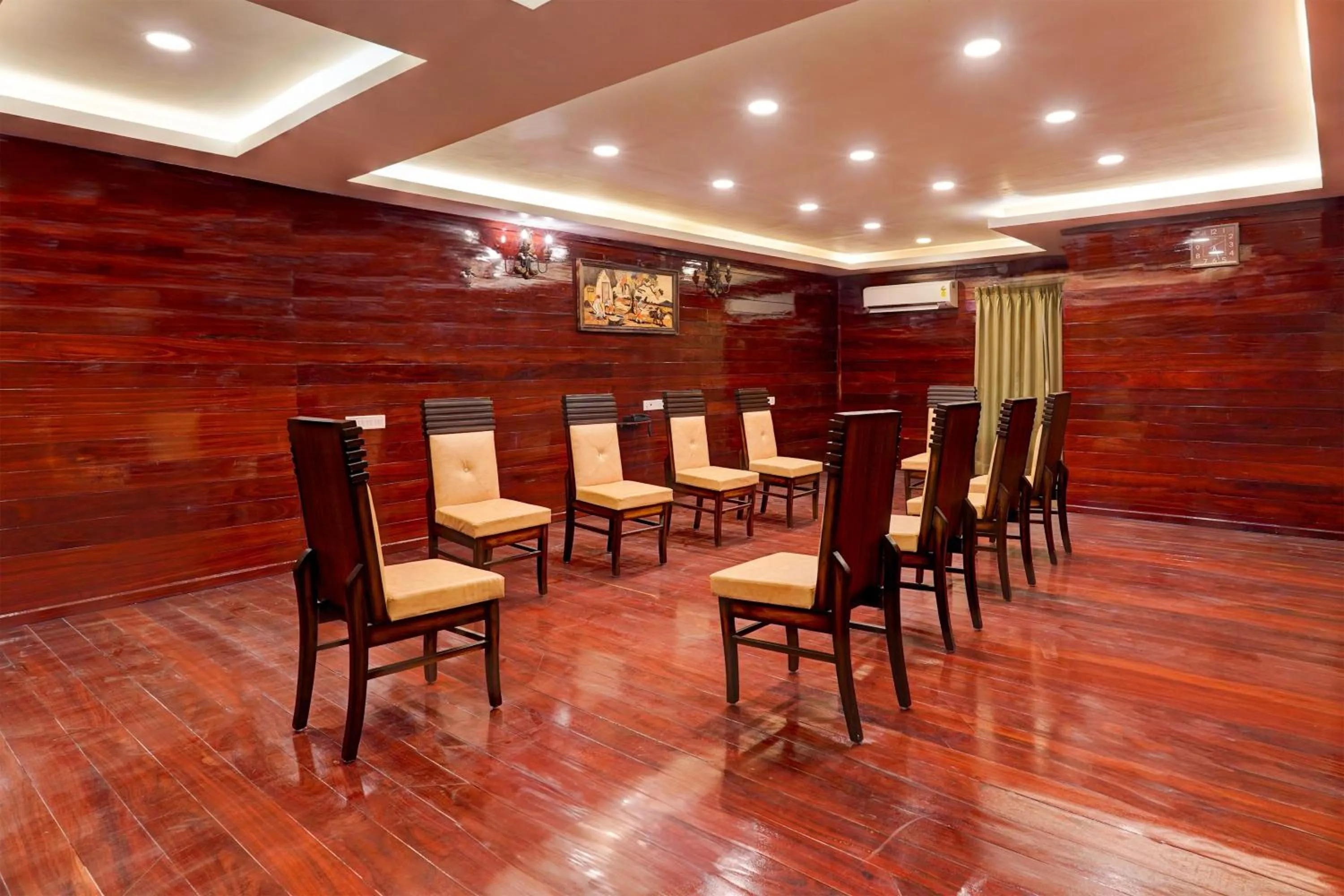 Restaurant/places to eat in Super Townhouse NK Vivanta Luxury Rooms