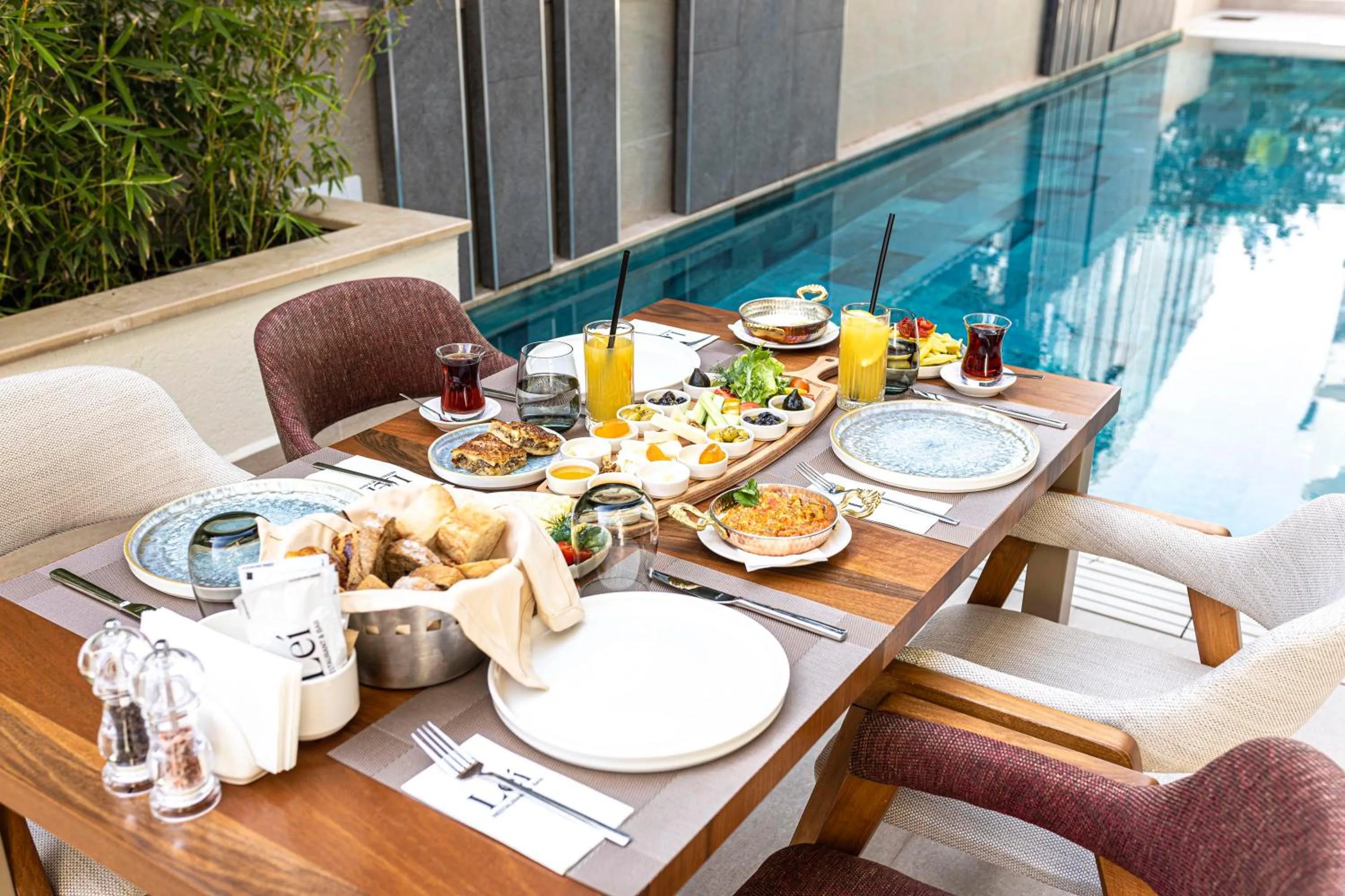 Food and drinks in Lei Hotel