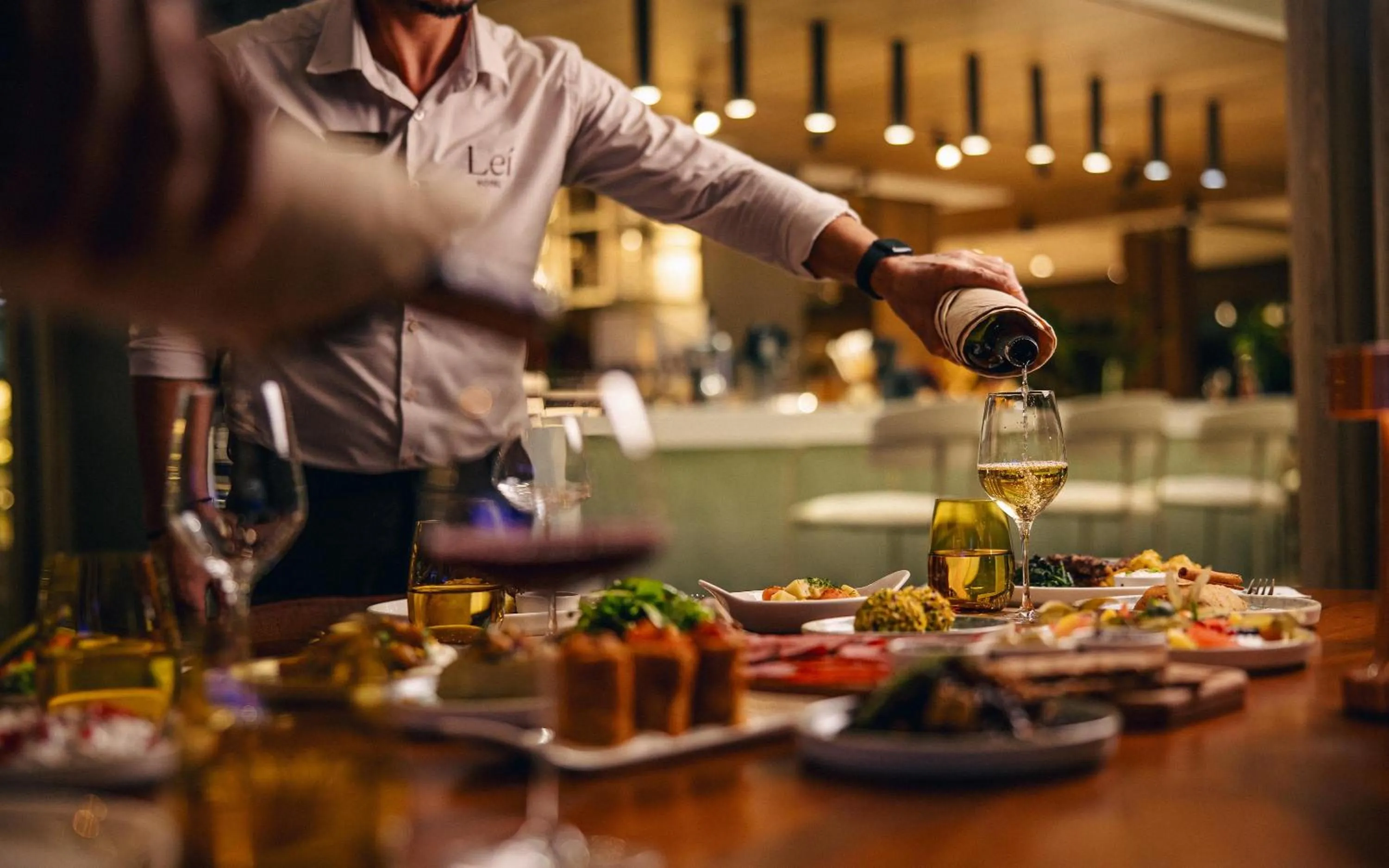 Restaurant/places to eat in Lei Hotel