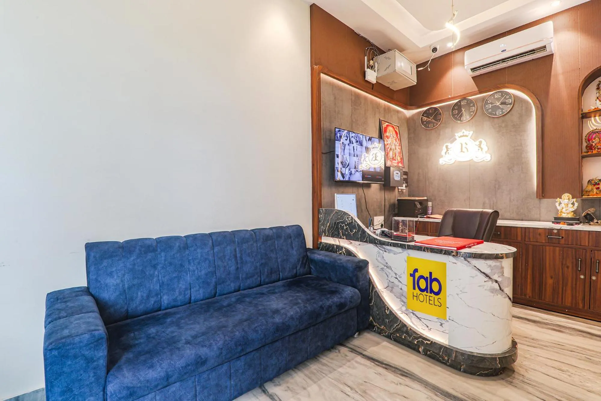 Lobby or reception in FabHotel Raj Palace