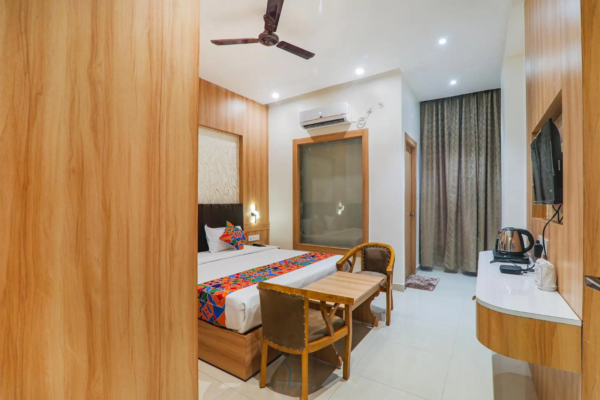 Bed in FabHotel Raj Palace