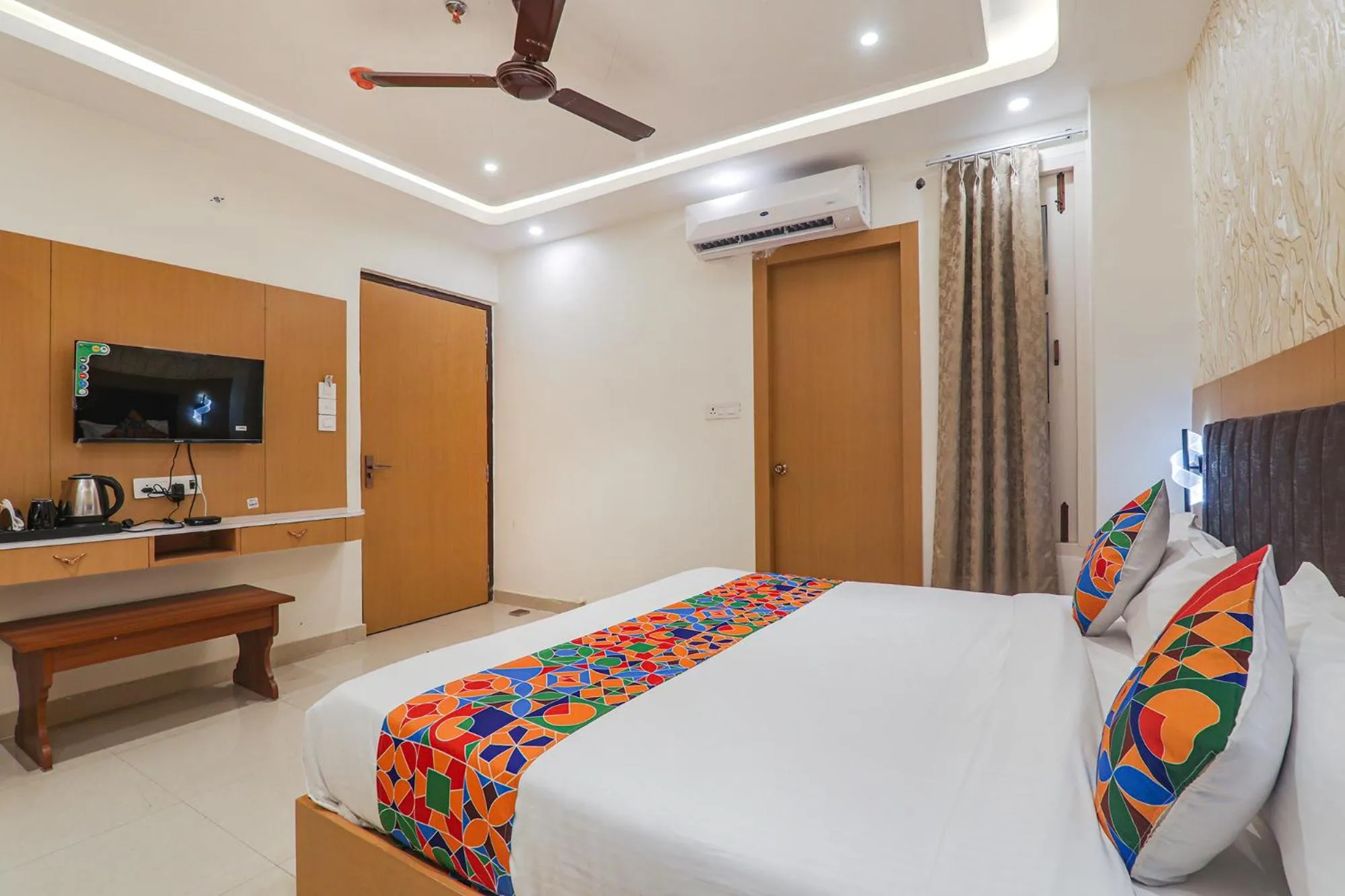 Bed in FabHotel Raj Palace