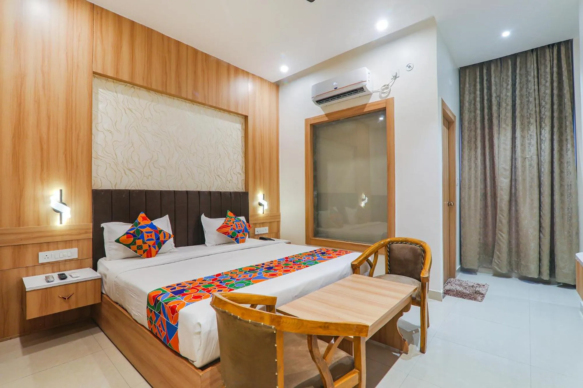 Bed in FabHotel Raj Palace