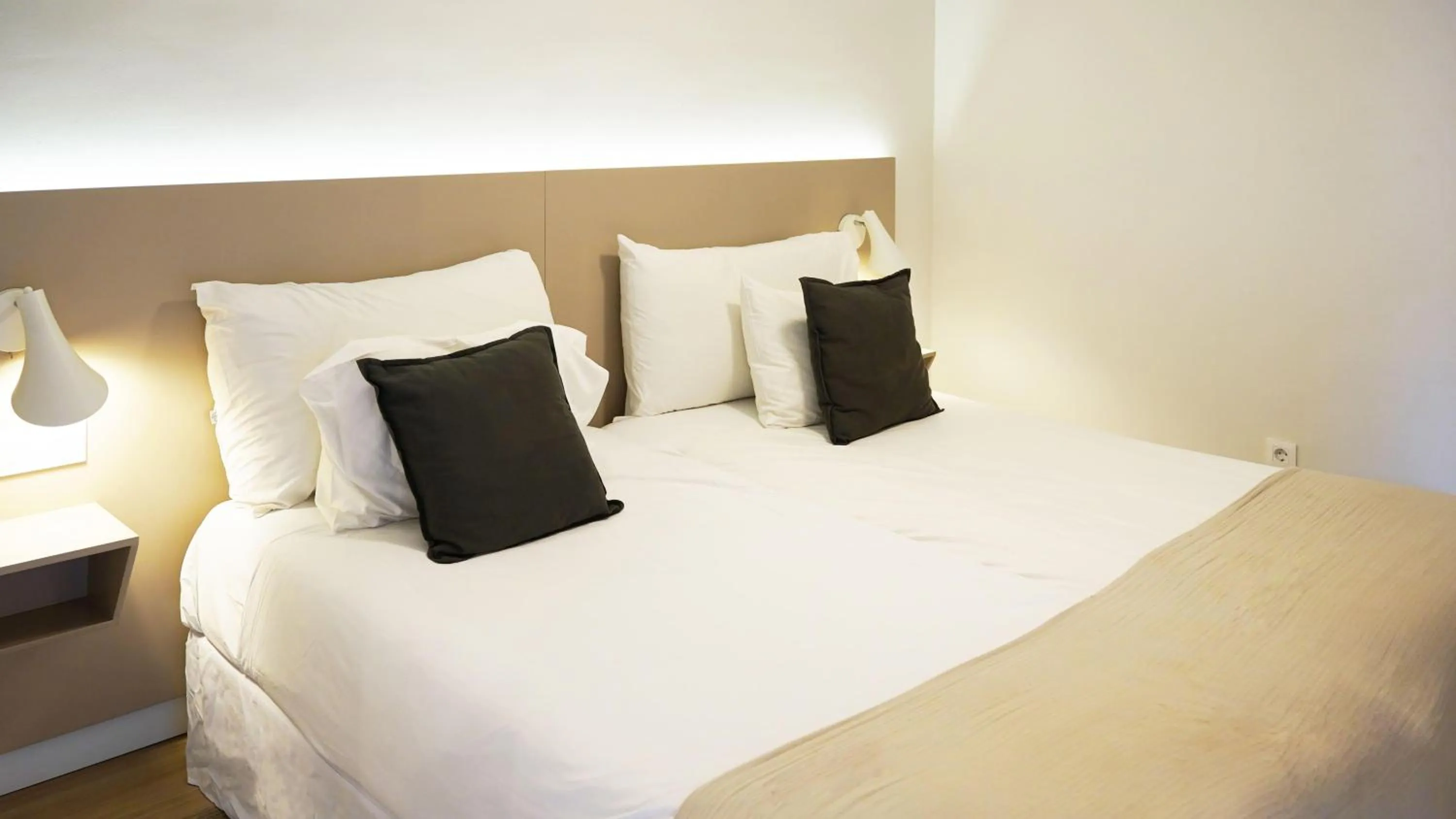 Photo of the whole room, Bed in Coral Compostela Beach