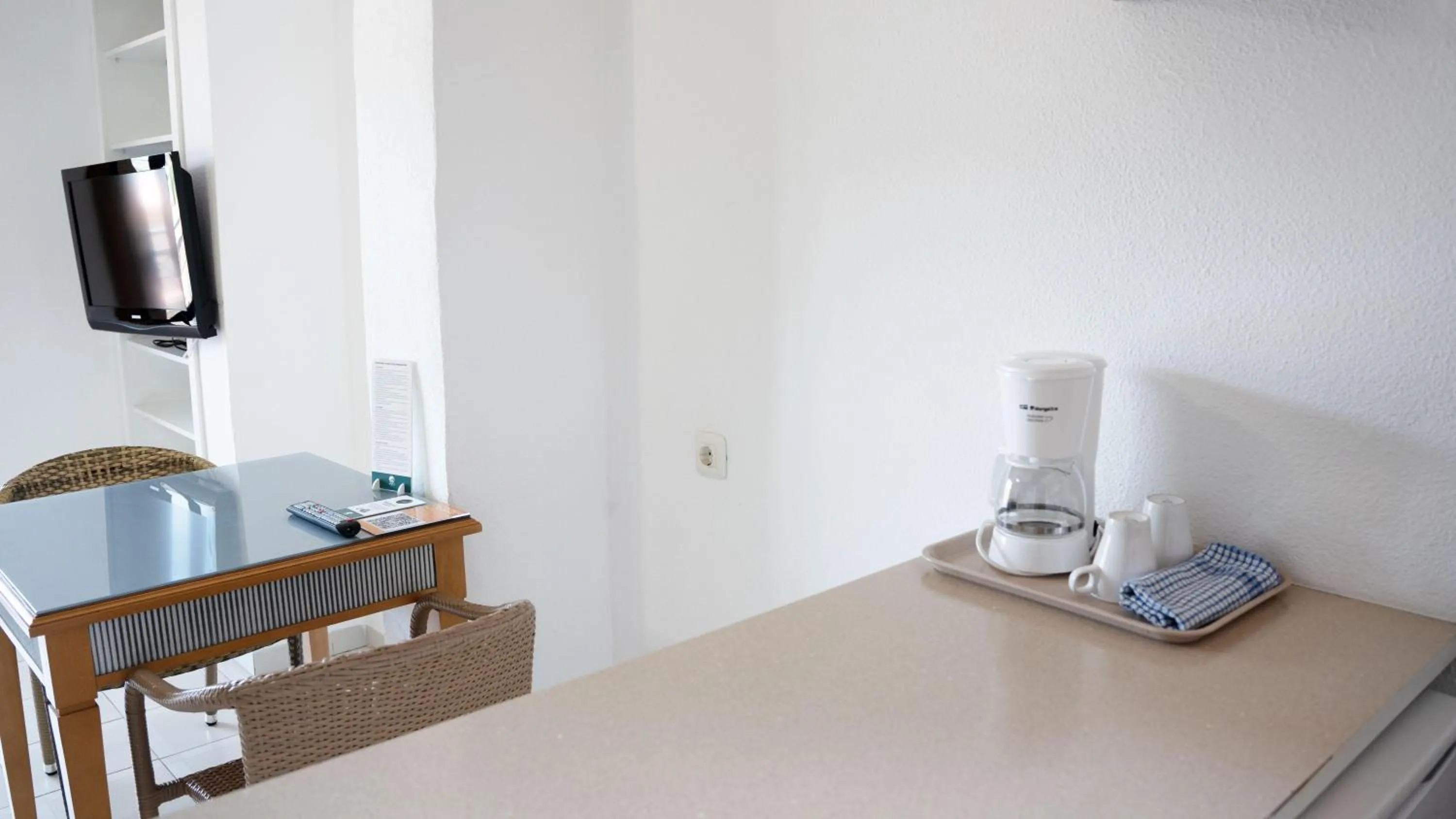 Photo of the whole room in Coral Compostela Beach