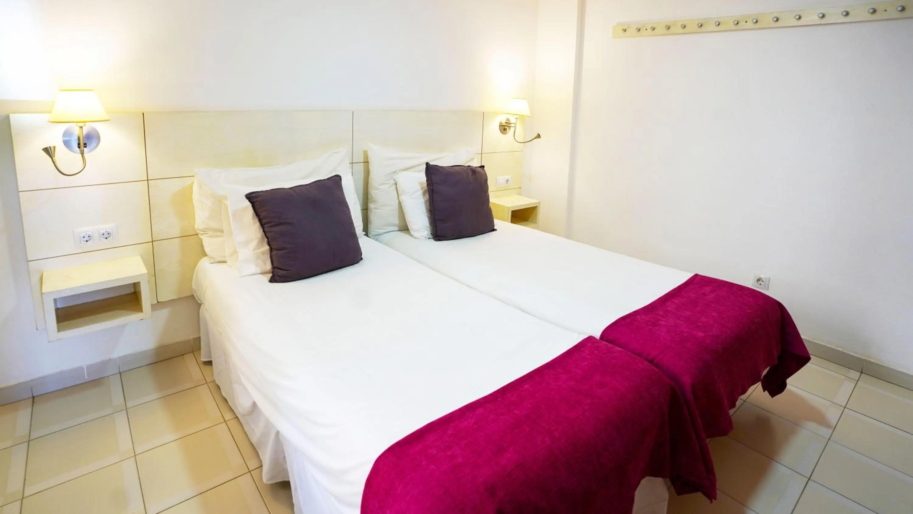 Photo of the whole room, Bed in Coral Compostela Beach