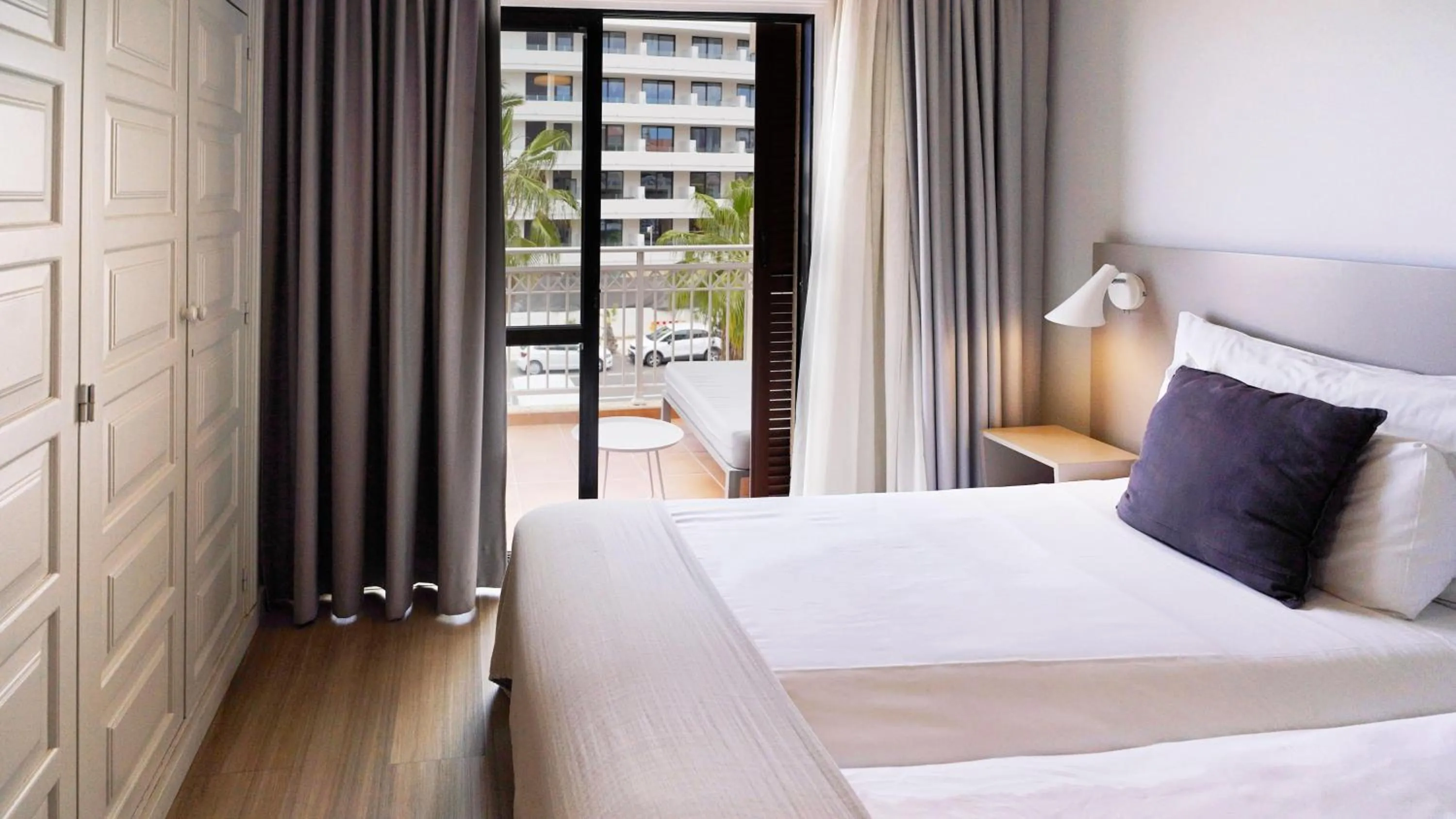 Photo of the whole room, Bed in Coral Compostela Beach