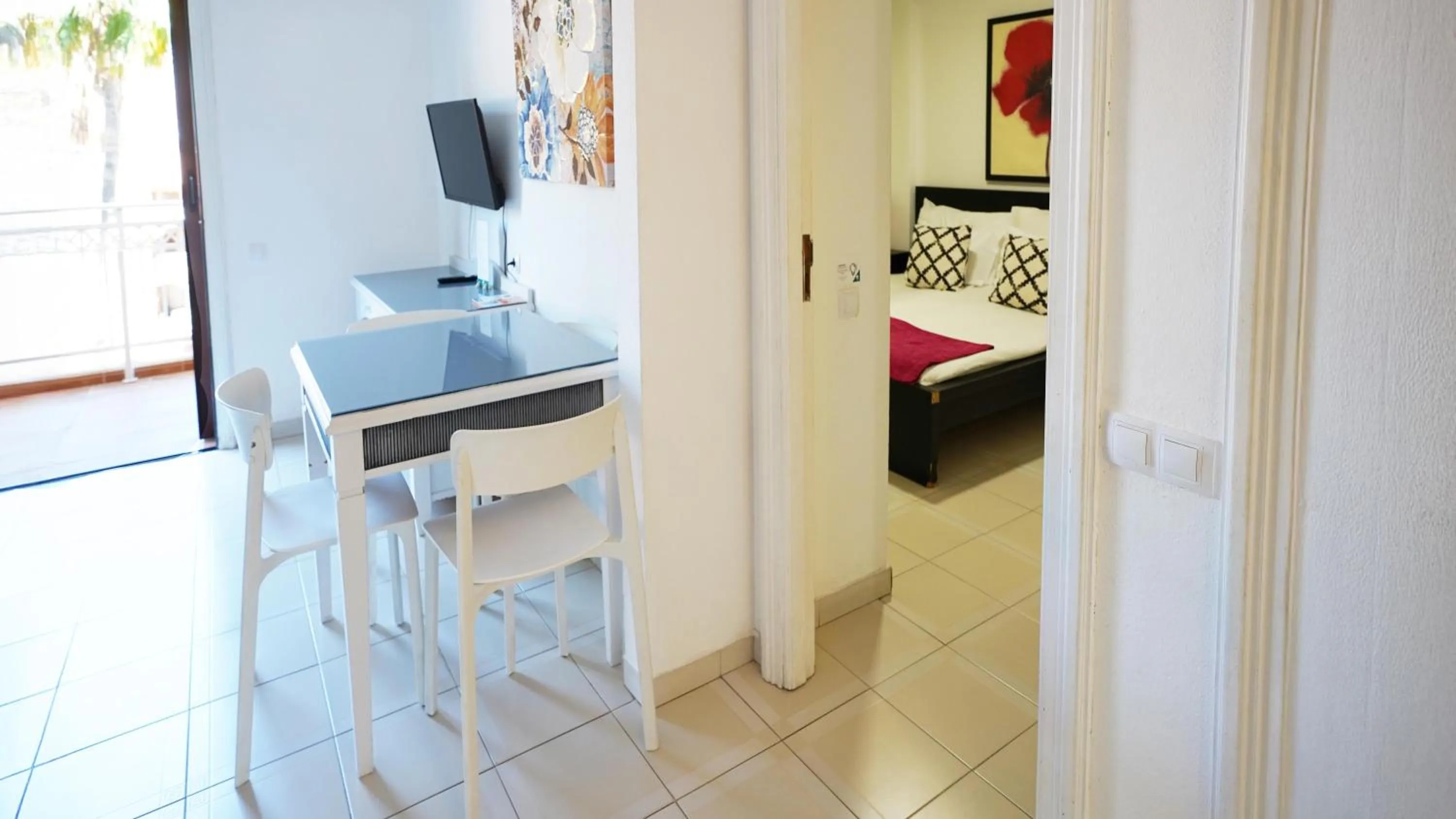 Photo of the whole room, Bed in Coral Compostela Beach