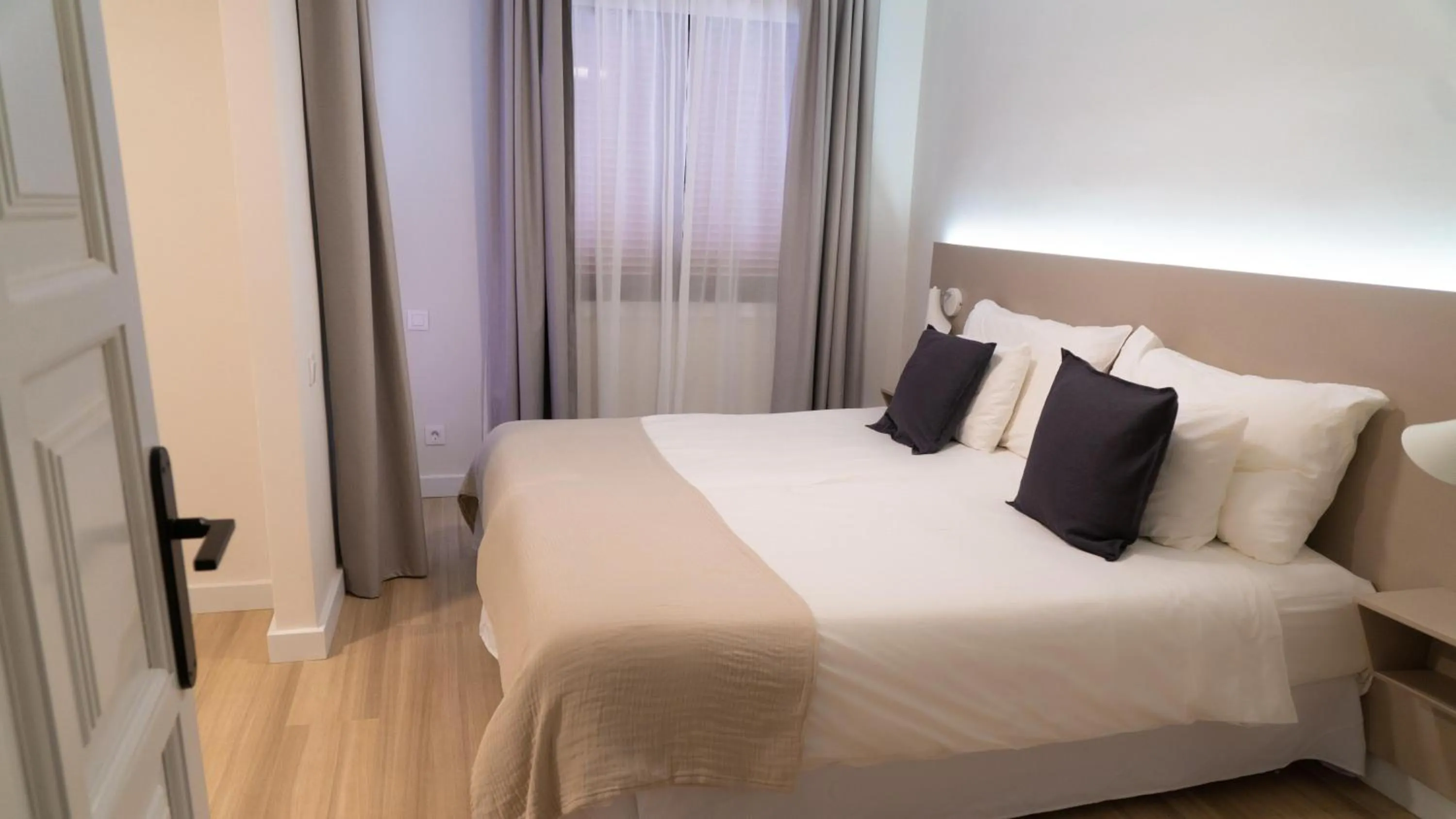 Photo of the whole room, Bed in Coral Compostela Beach