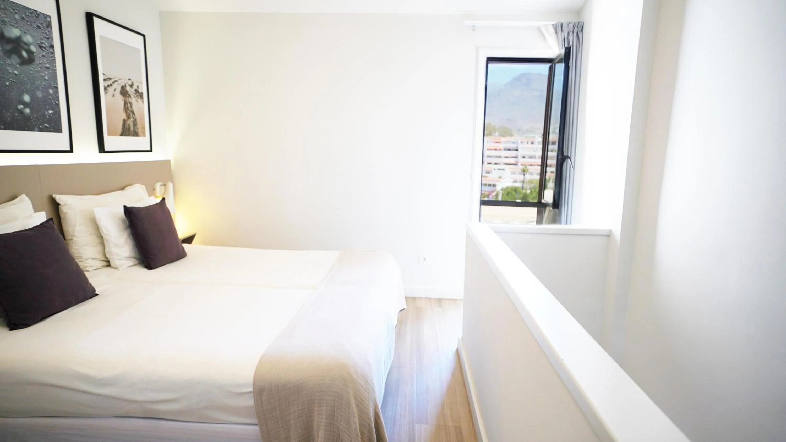 Photo of the whole room, Bed in Coral Compostela Beach