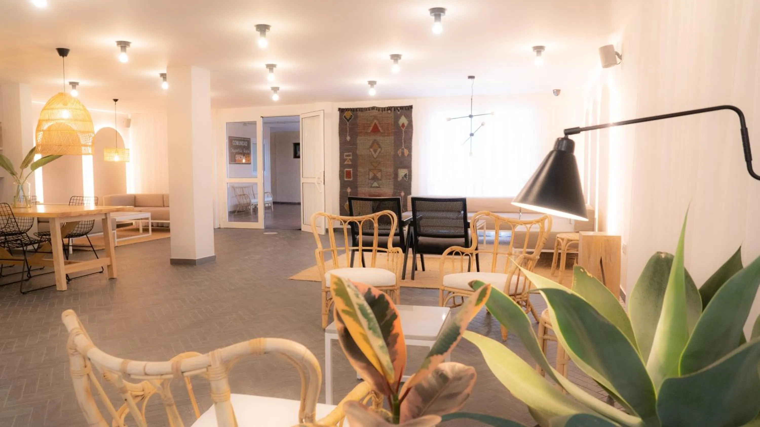 Restaurant/places to eat in Coral Compostela Beach