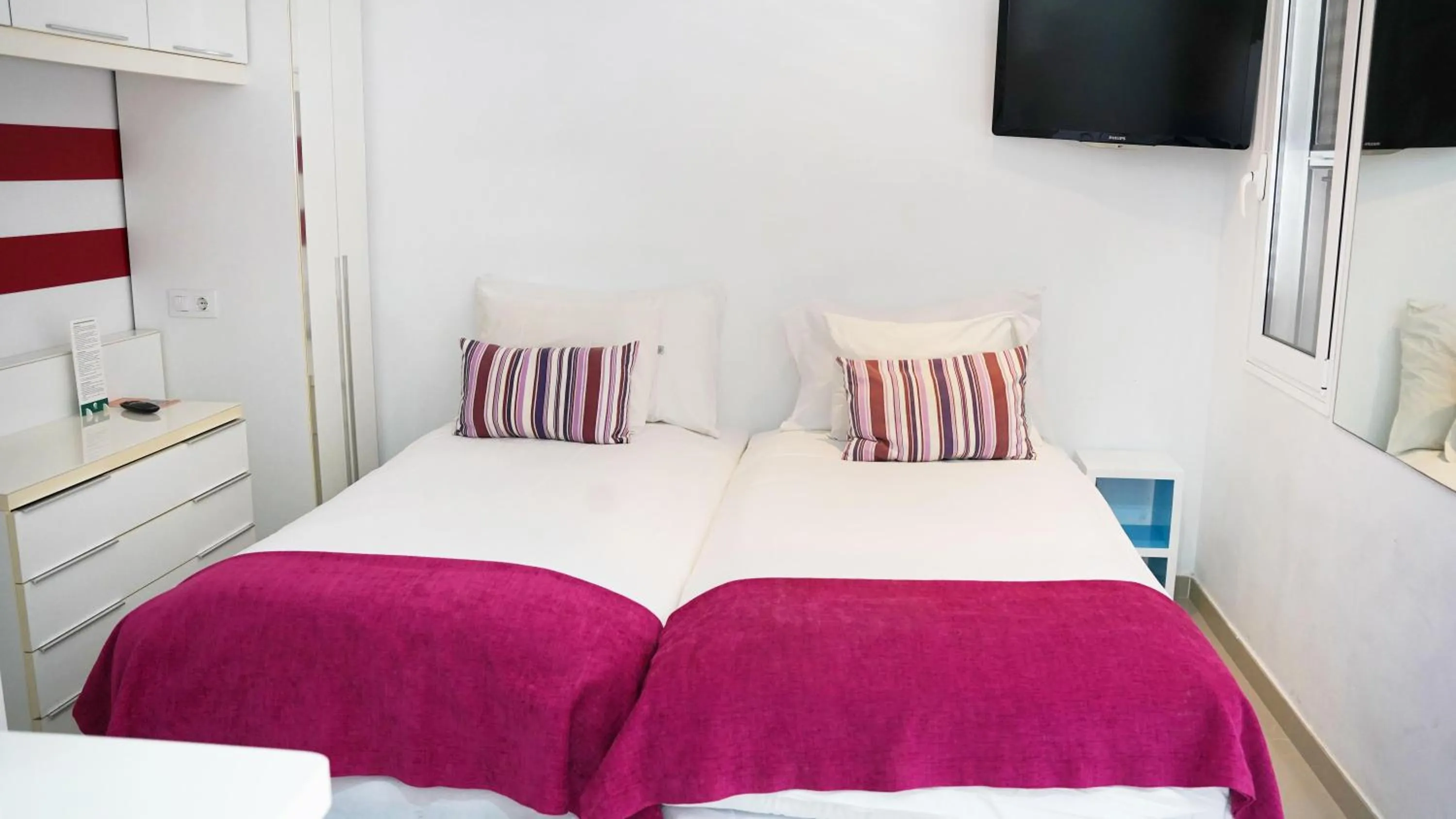 Photo of the whole room, Bed in Coral Compostela Beach