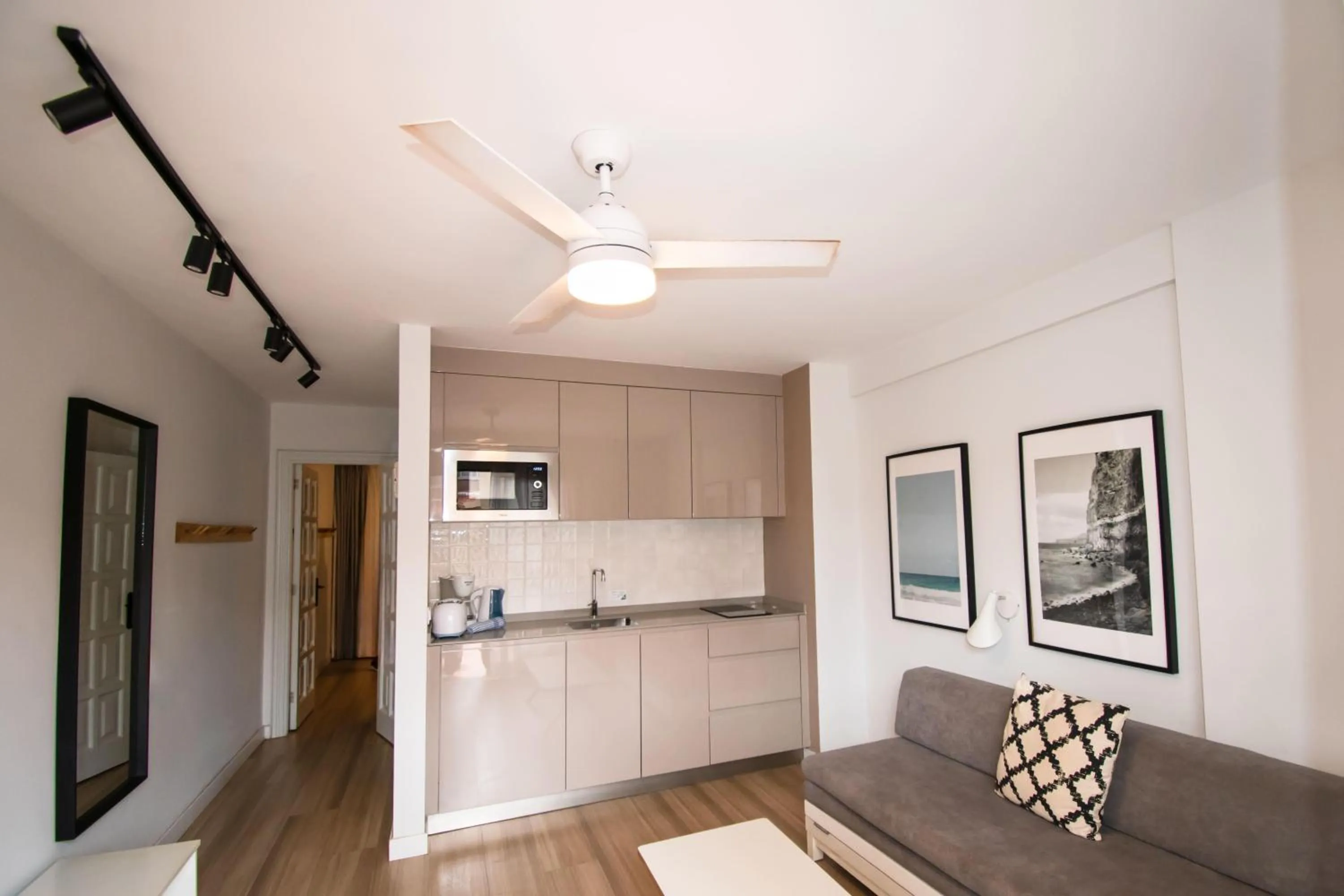 Photo of the whole room in Coral Compostela Beach