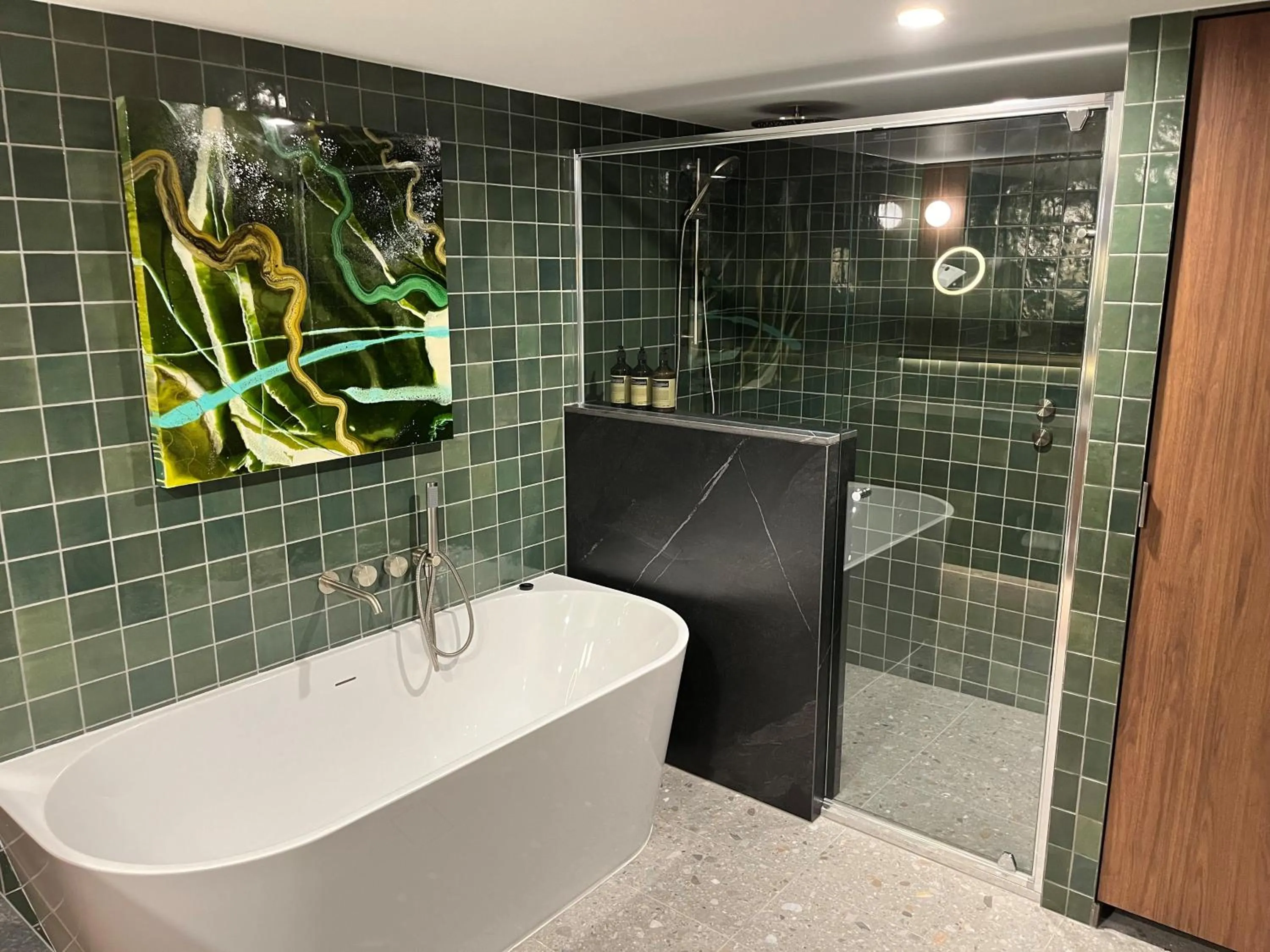 Shower in Peppers Gladstone