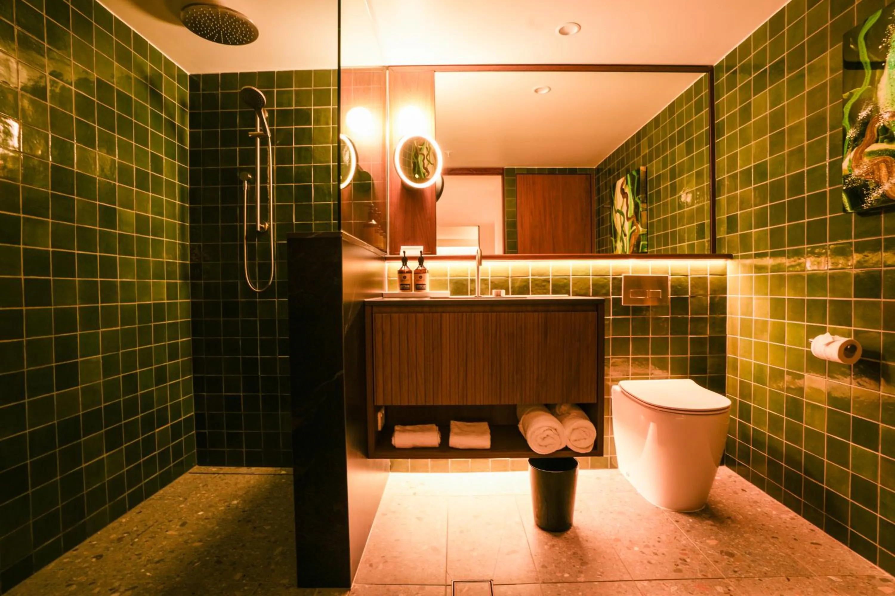 Shower in Peppers Gladstone