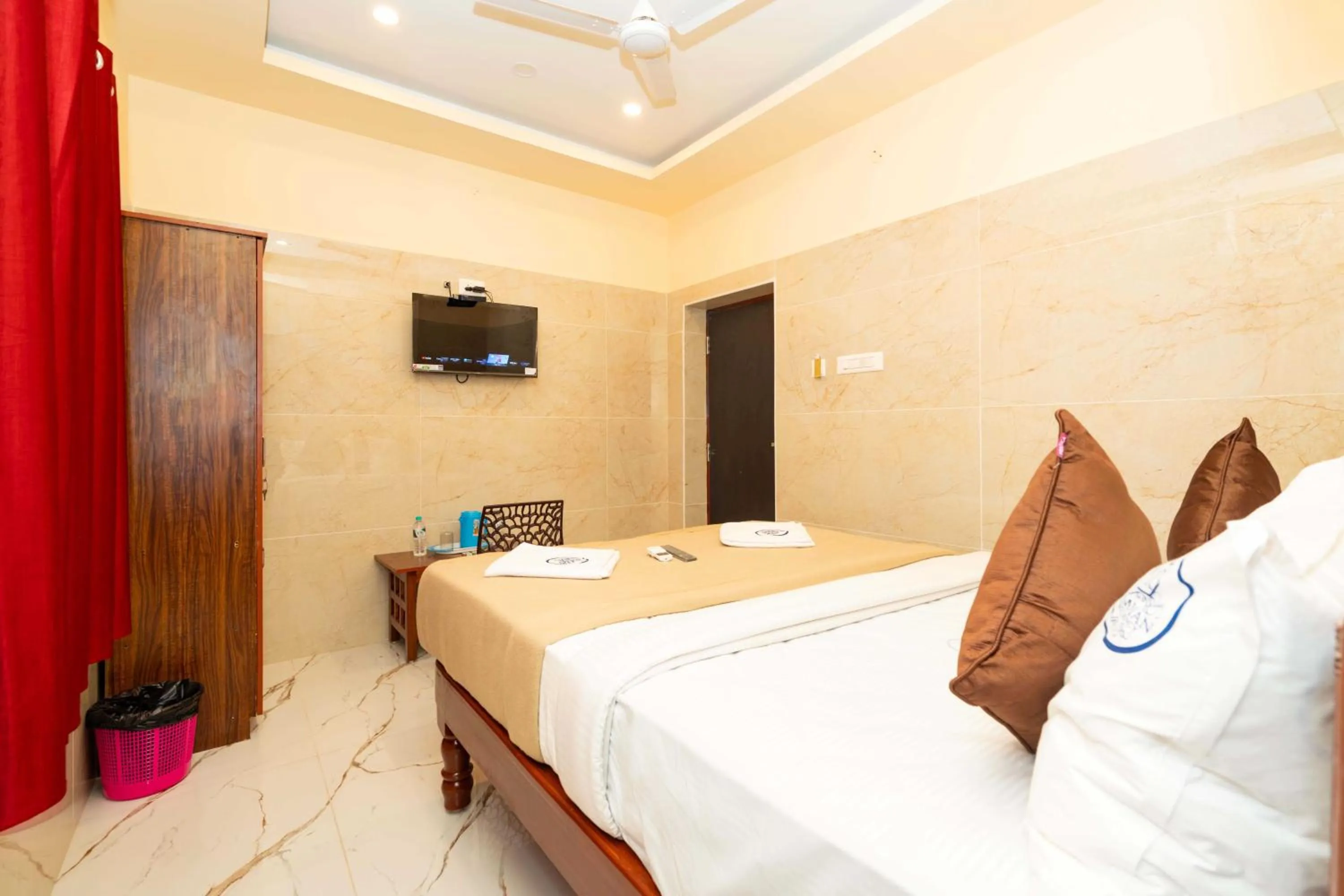 Bedroom, Bed in Amman Residency - Rameswaram
