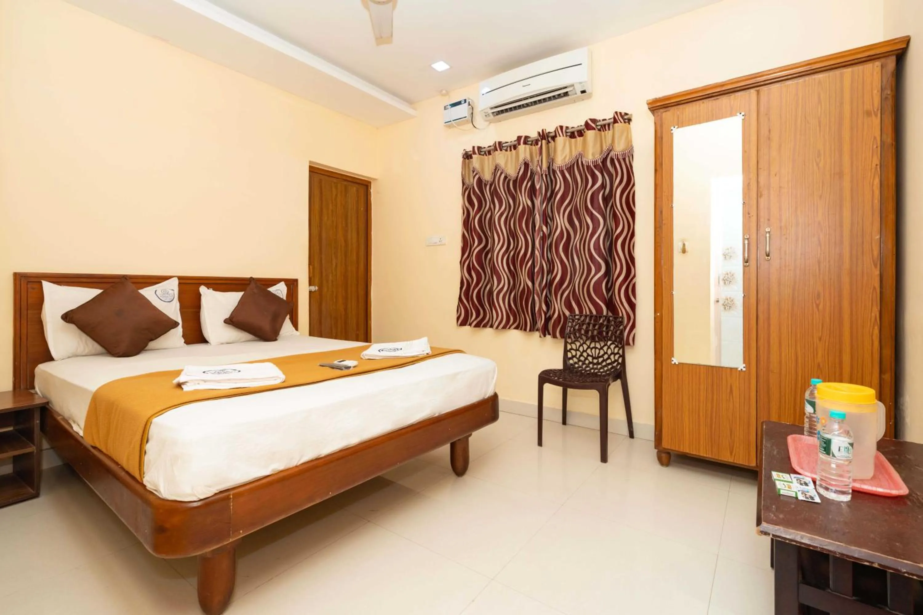 Bedroom, Bed in Amman Residency - Rameswaram